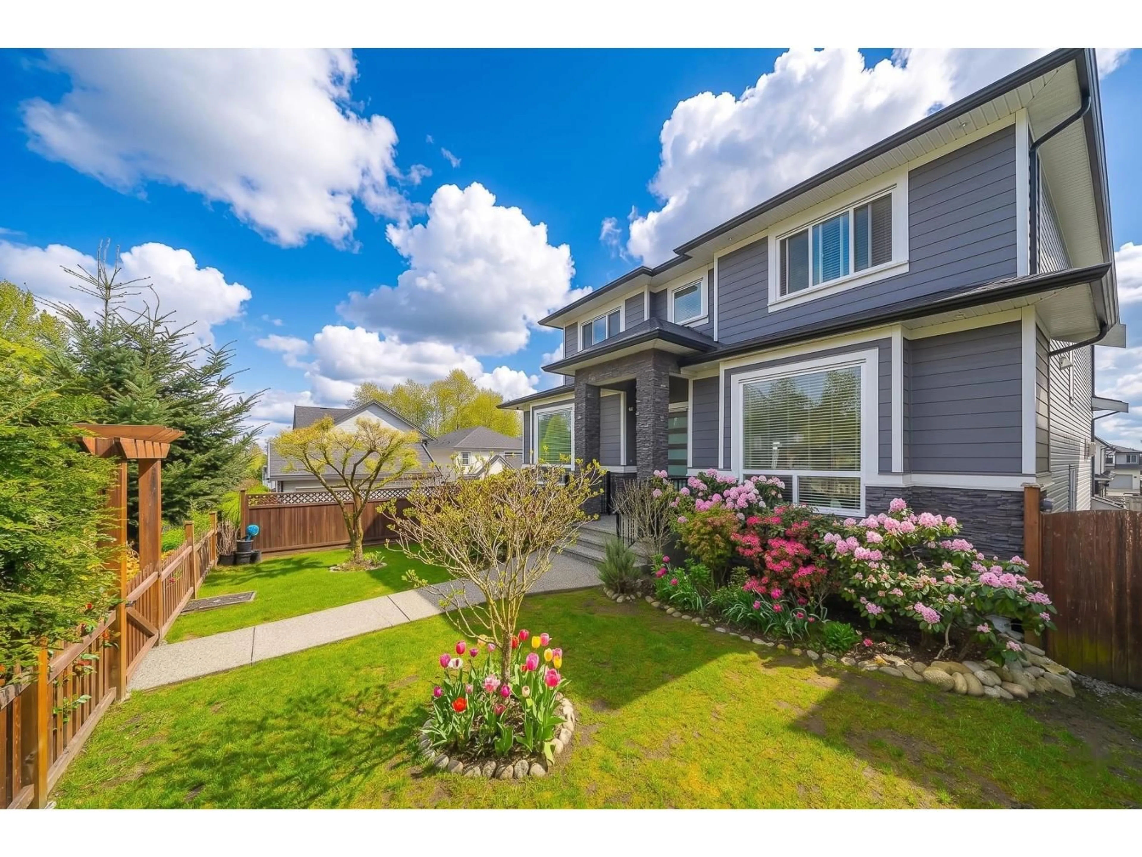 Home with vinyl exterior material, street for 20576 70 AVENUE, Langley British Columbia V2Y0W4