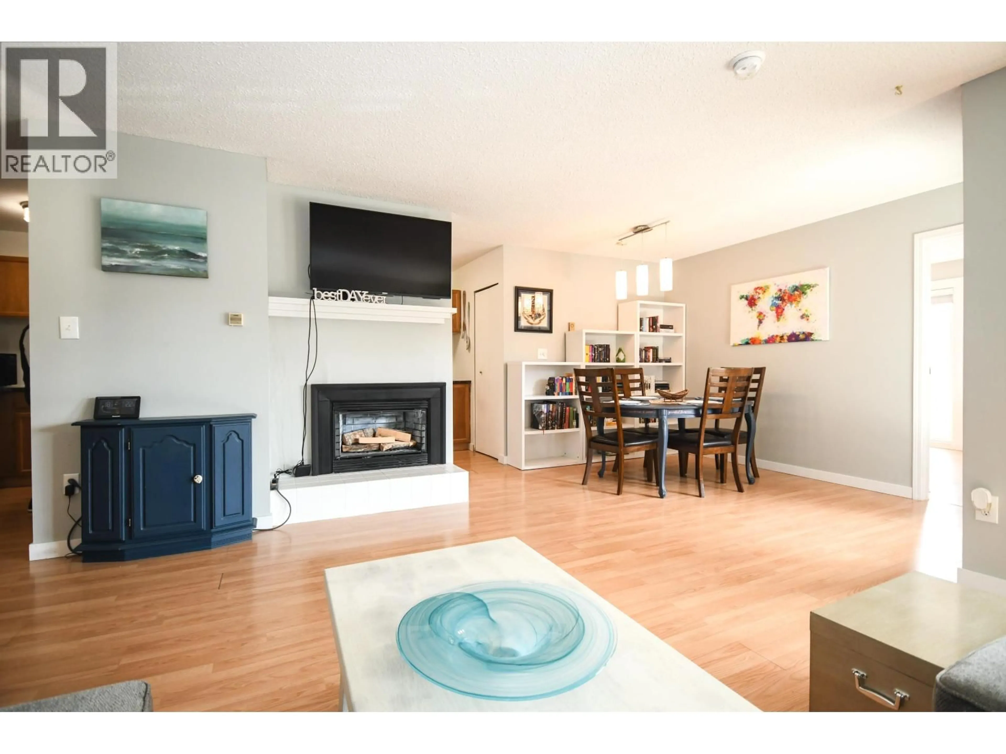 Living room with furniture, wood/laminate floor for 226 - 3033 OSPIKA BOULEVARD, Prince George British Columbia V2N4L5