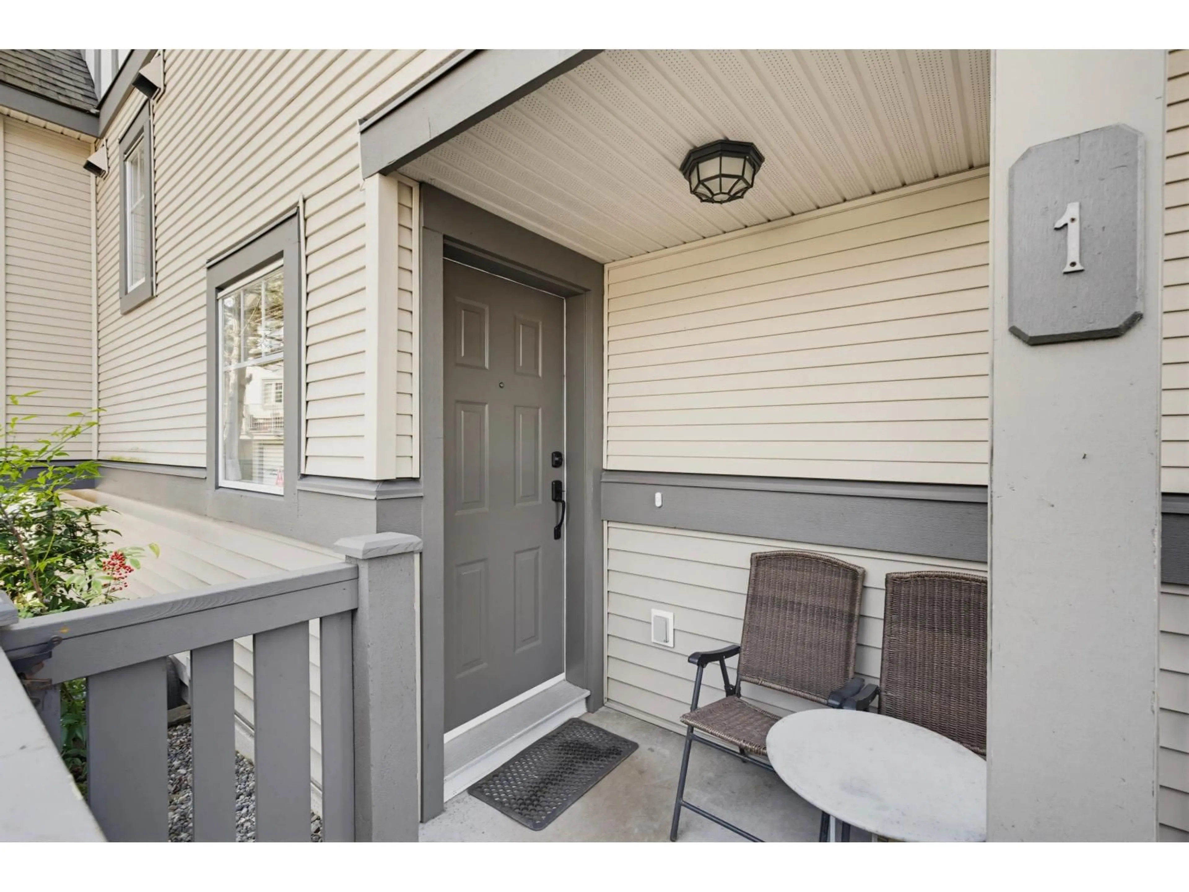 Indoor entryway for 1 - 20038 70 AVENUE, Langley British Columbia V2Y0B4