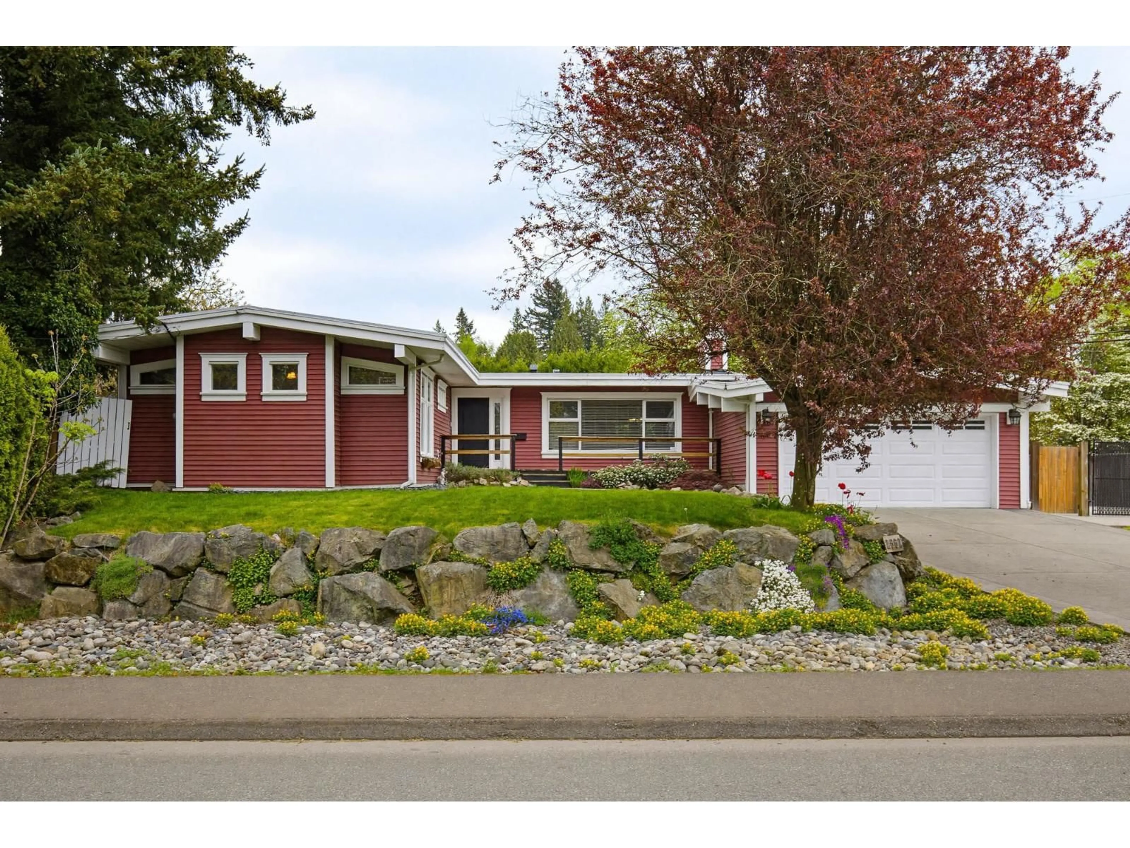 Home with vinyl exterior material, street for 2662 SHEFFIELD WAY, Abbotsford British Columbia V2S4B8