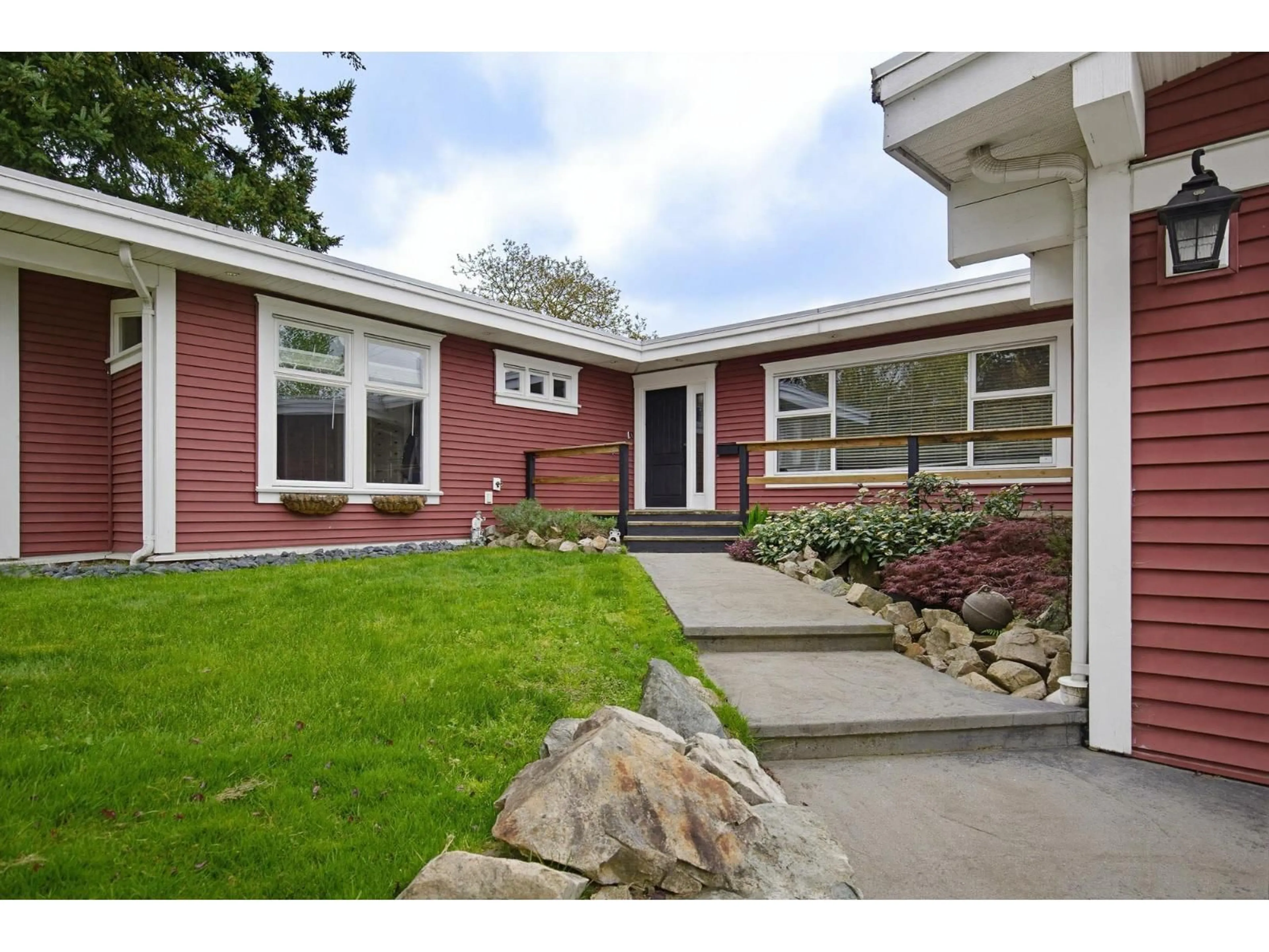 Home with brick exterior material, street for 2662 SHEFFIELD WAY, Abbotsford British Columbia V2S4B8