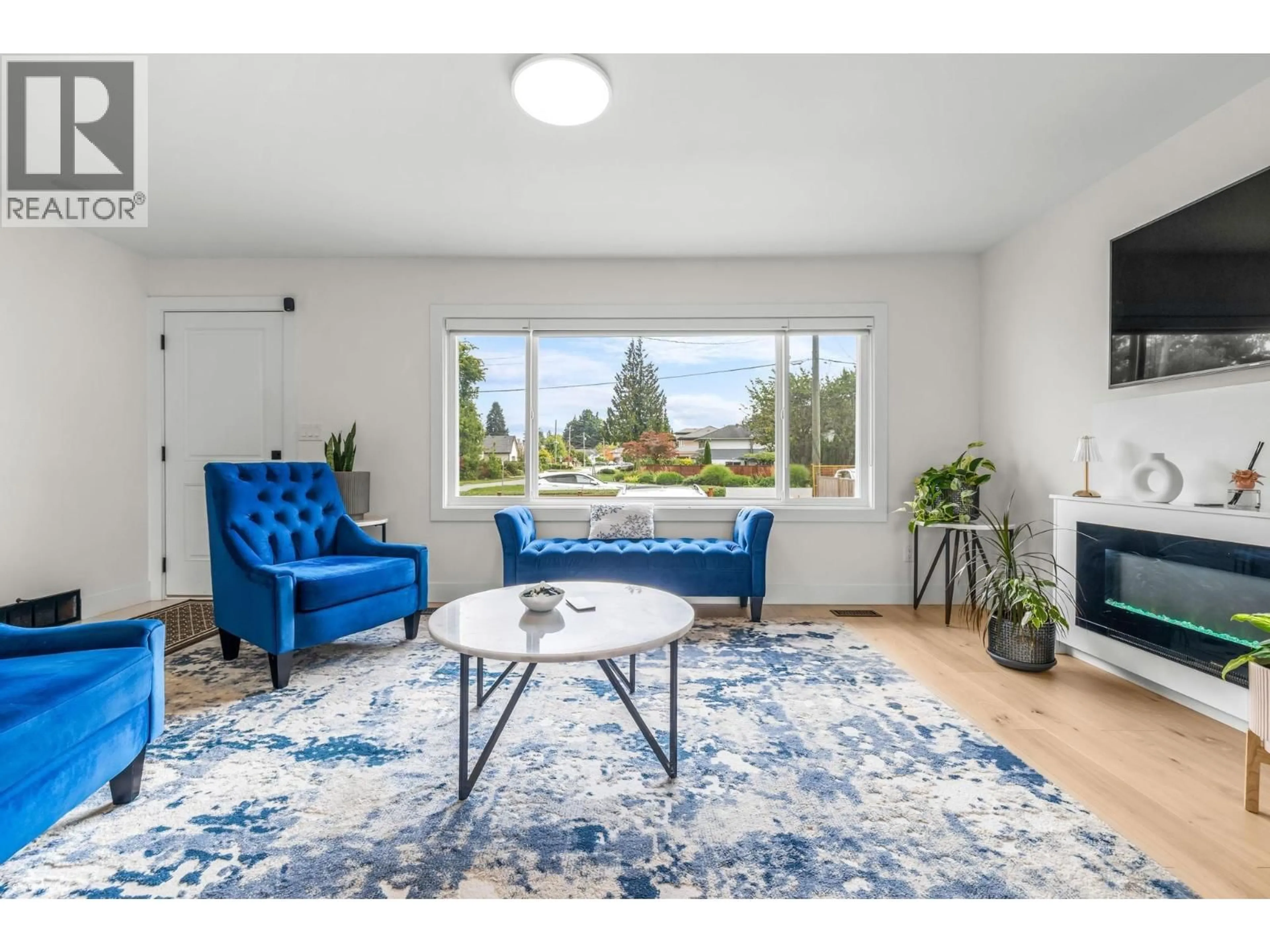 Living room with furniture, unknown for 9360 PINEWELL CRESCENT, Richmond British Columbia V7A2C6