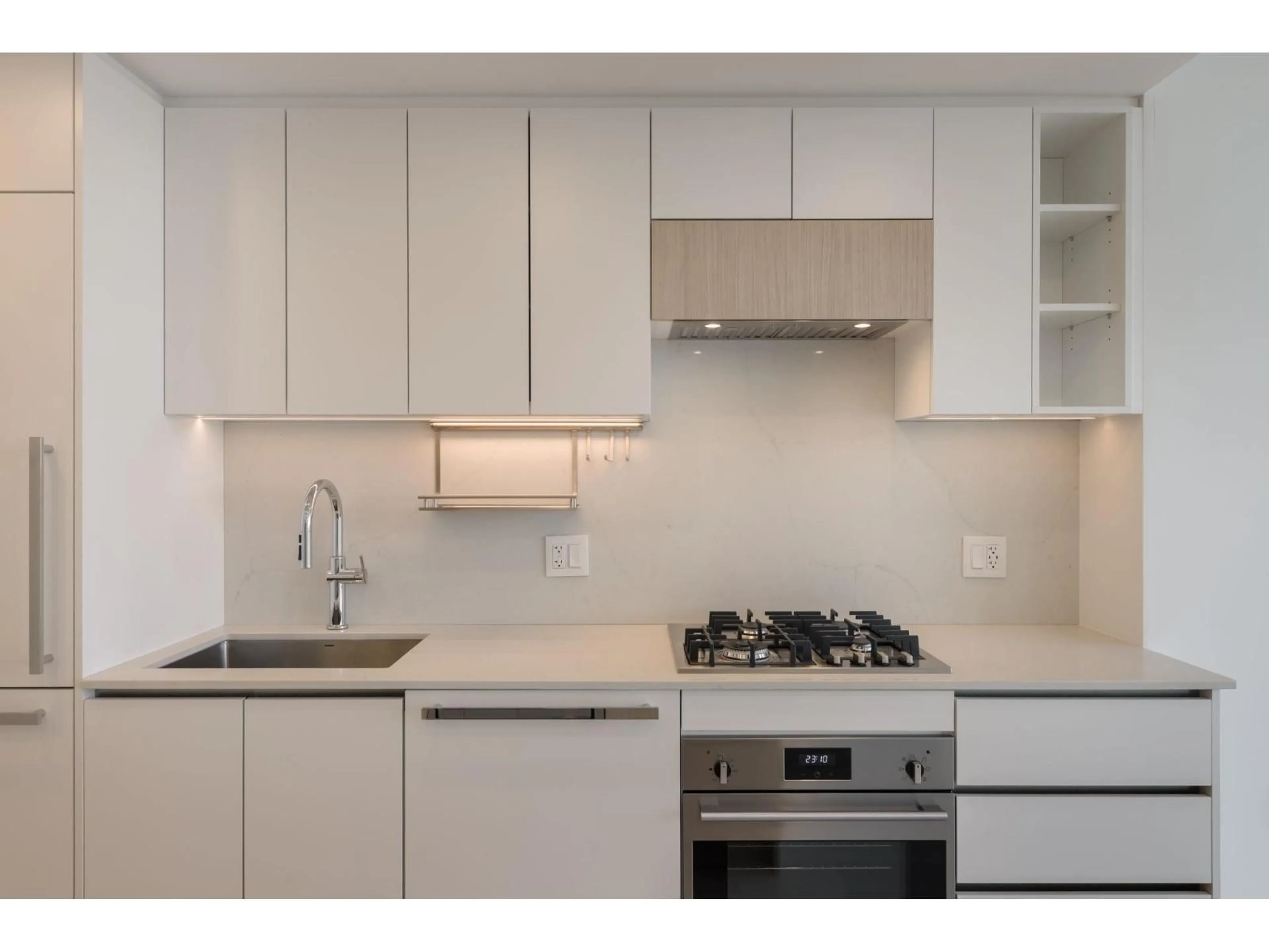 Standard kitchen, unknown for 502 - 13573 98A AVENUE, Surrey British Columbia V3T0X1