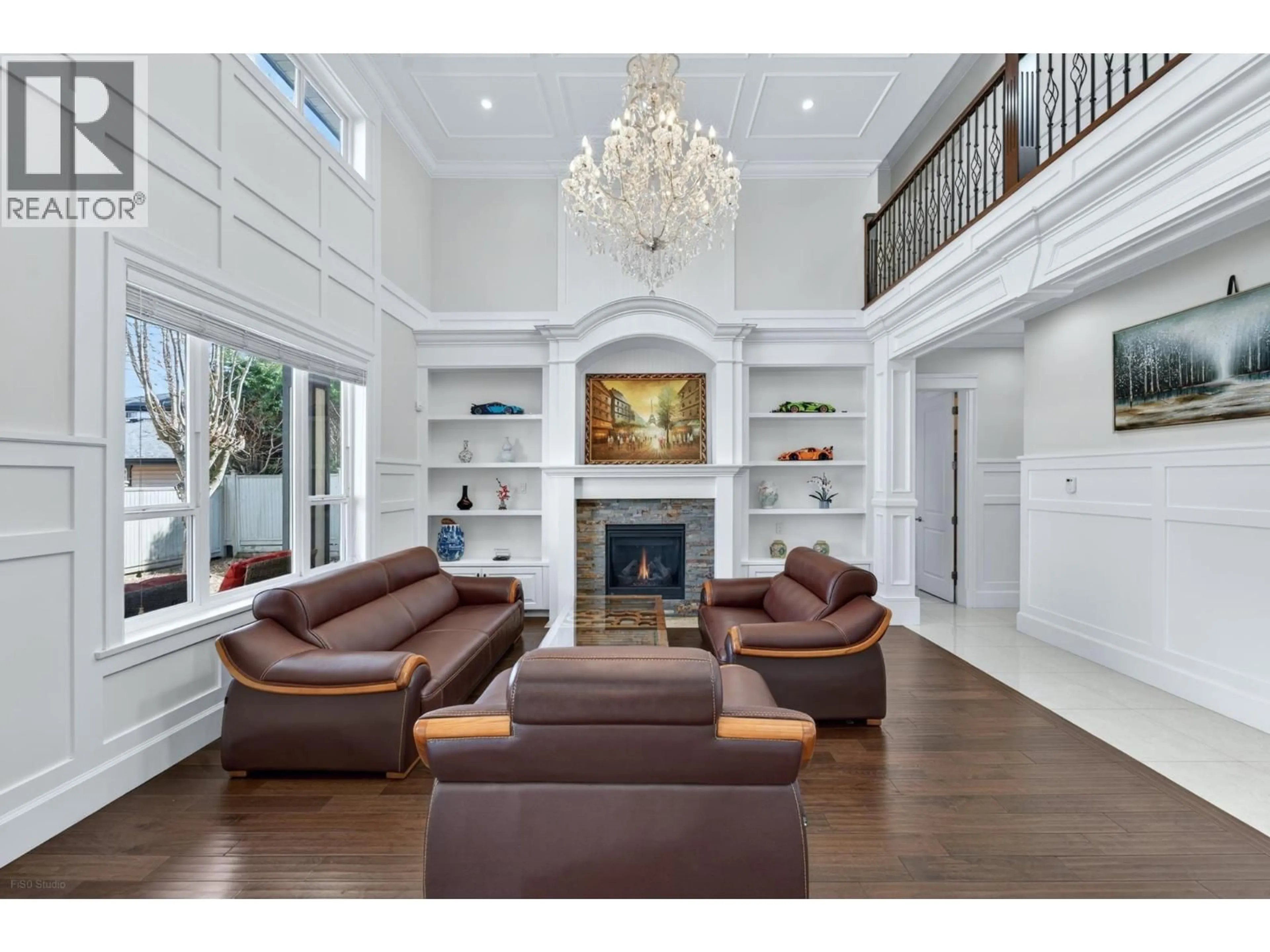 Living room with furniture, wood/laminate floor for 9631 SAUNDERS ROAD, Richmond British Columbia V7A2B5