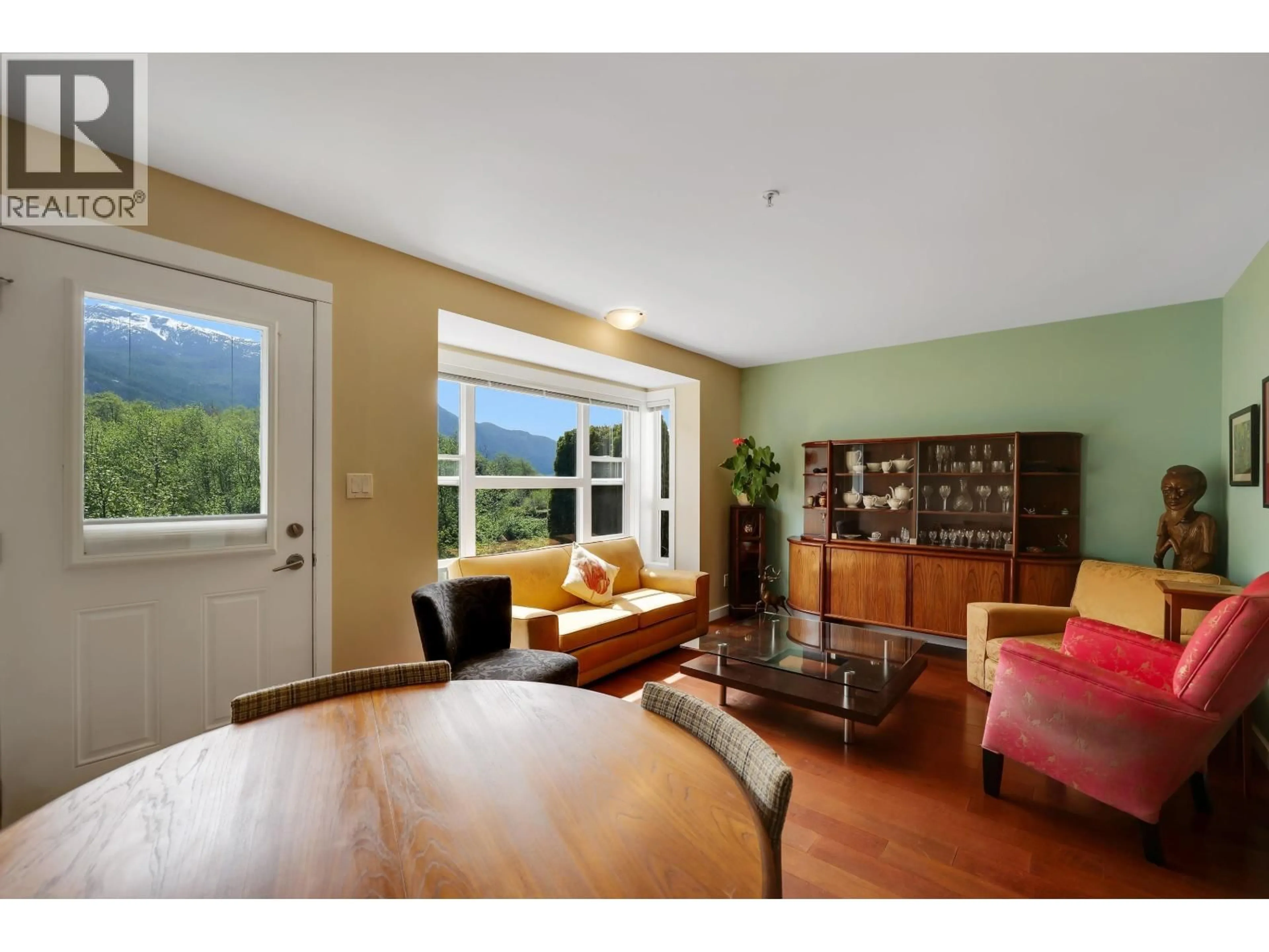 Living room with furniture, wood/laminate floor for 6 - 1204 MAIN STREET, Squamish British Columbia V8B0S3