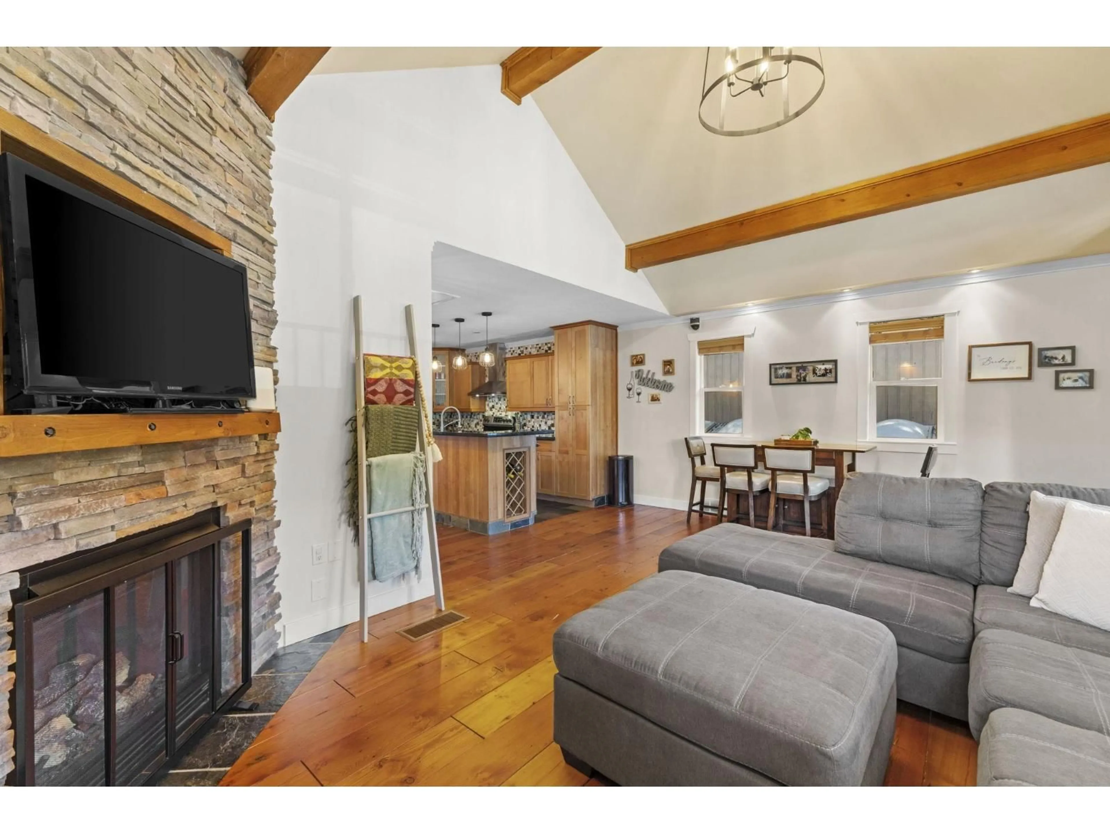 Living room with furniture, unknown for 311 SPRUCE STREET, Cultus Lake British Columbia V2R4Y7