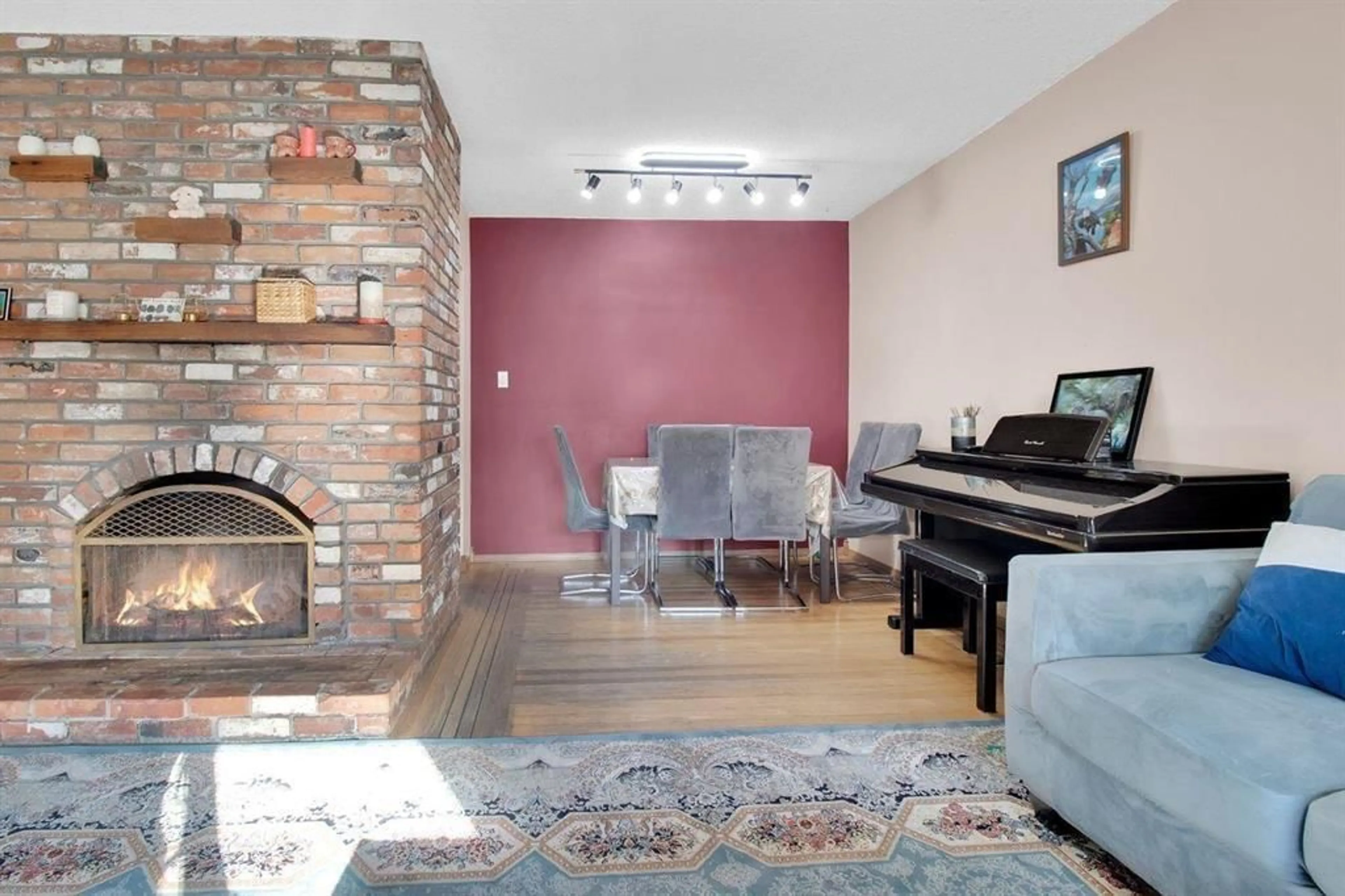 Living room with furniture, unknown for 12533 99A AVENUE, Surrey British Columbia V3V2R6