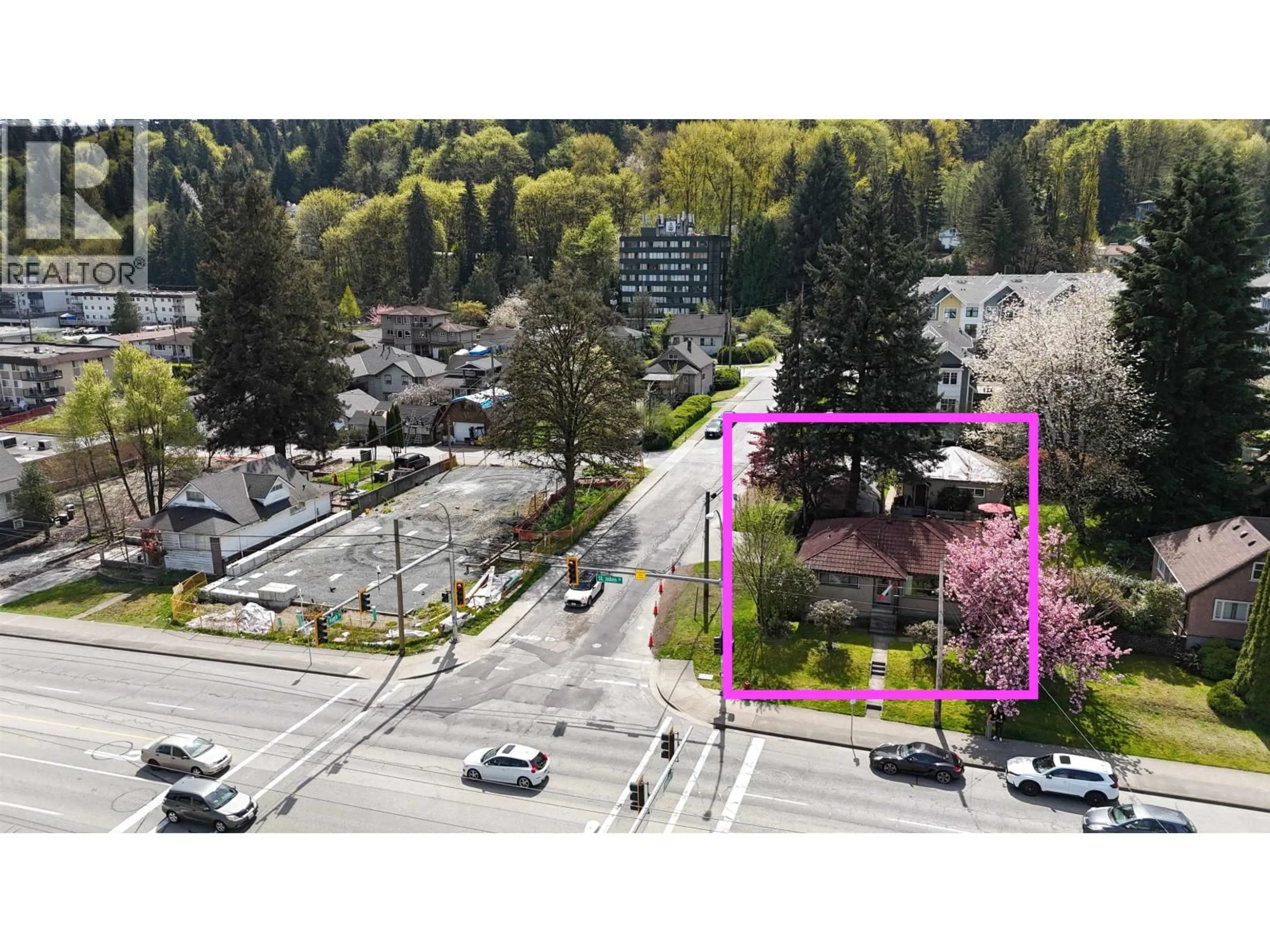 A pic from outside/outdoor area/front of a property/back of a property/a pic from drone, street for 2825 ST JOHN STREET, Port Moody British Columbia V3H2B9