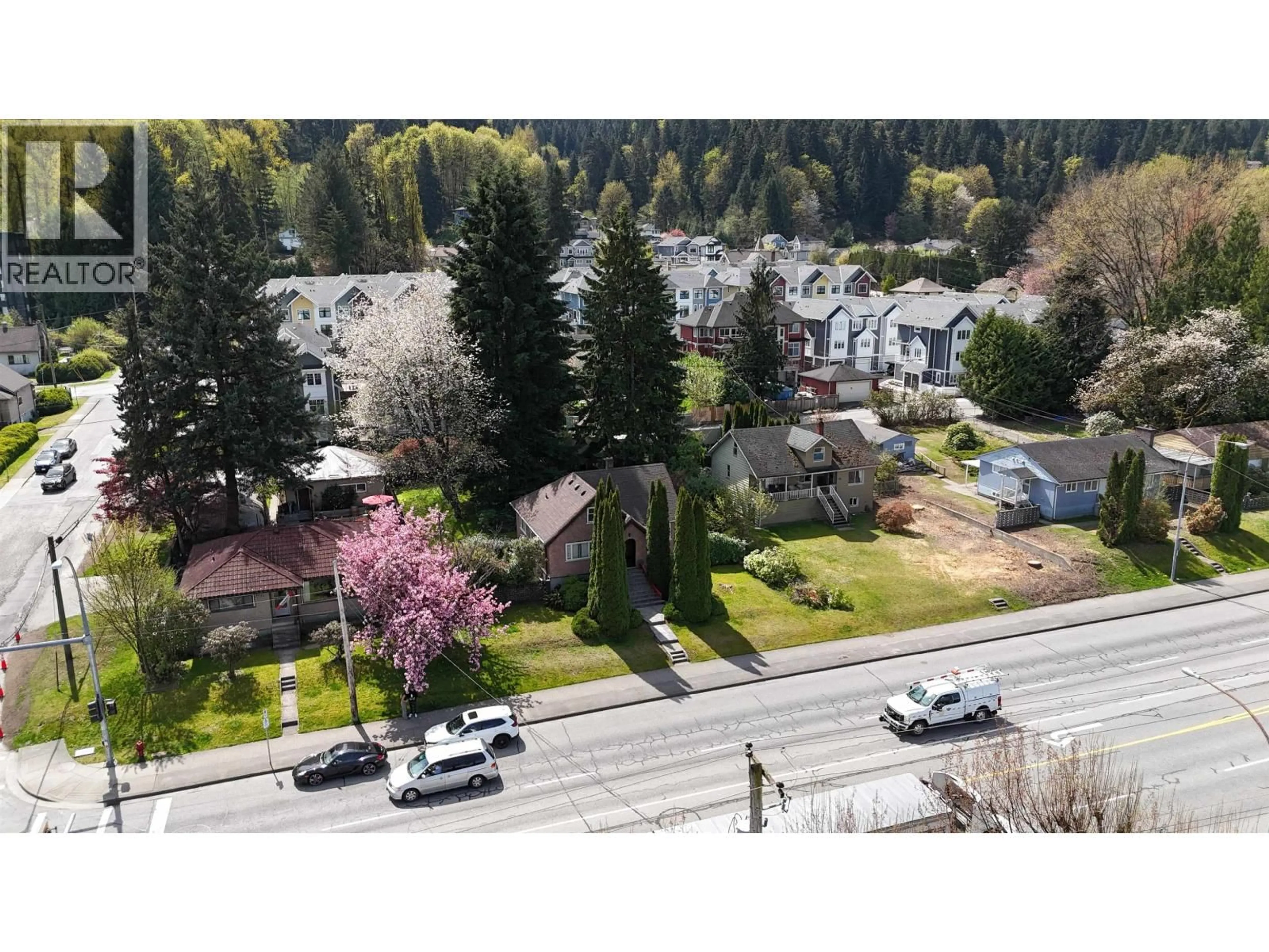 A pic from outside/outdoor area/front of a property/back of a property/a pic from drone, unknown for 2825 ST JOHN STREET, Port Moody British Columbia V3H2B9