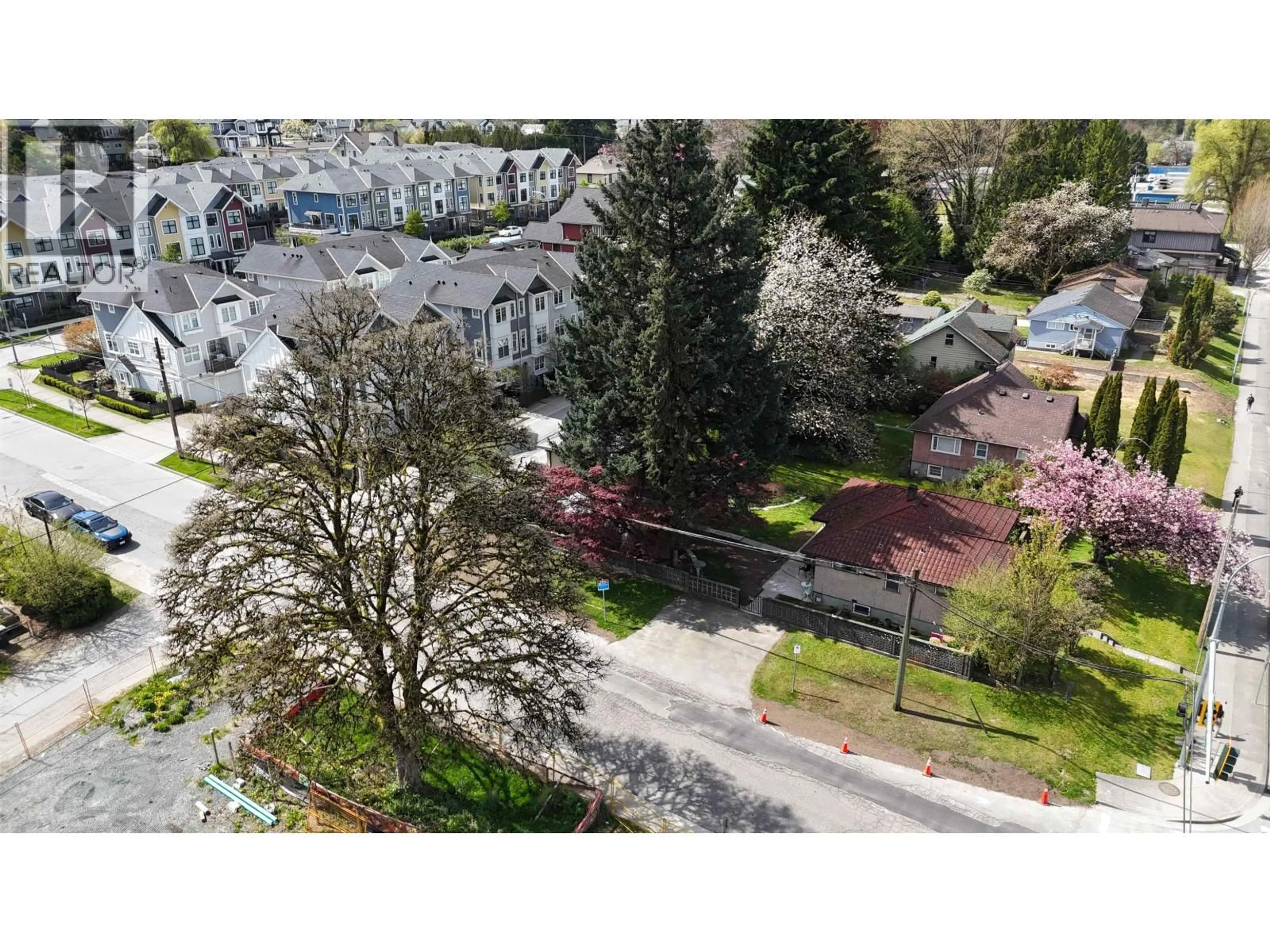 A pic from outside/outdoor area/front of a property/back of a property/a pic from drone, street for 2825 ST JOHN STREET, Port Moody British Columbia V3H2B9