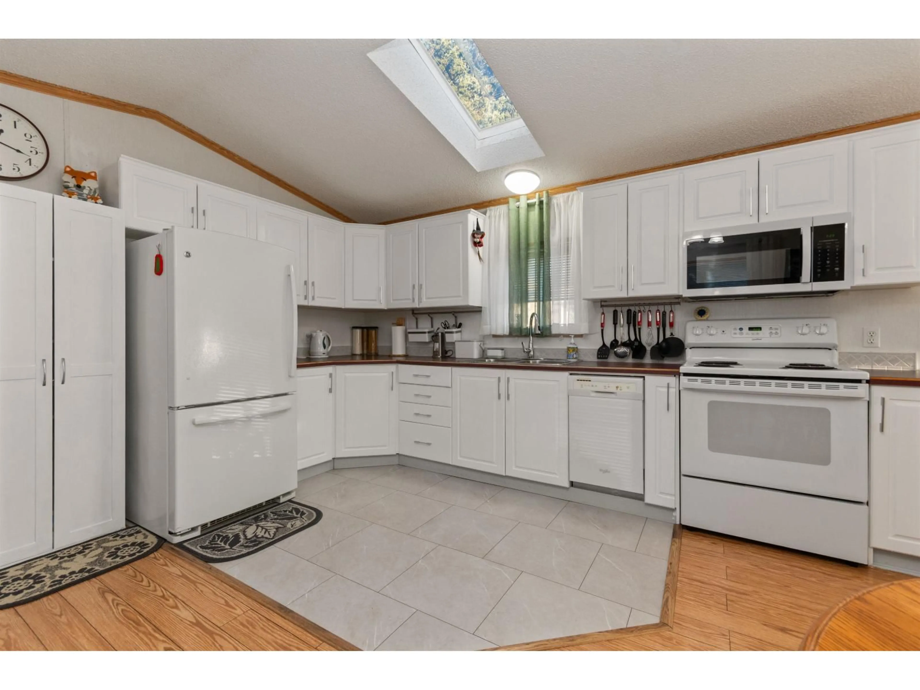 Standard kitchen, ceramic/tile floor for 3 - 6338 VEDDER ROAD, Chilliwack British Columbia V2R1C6