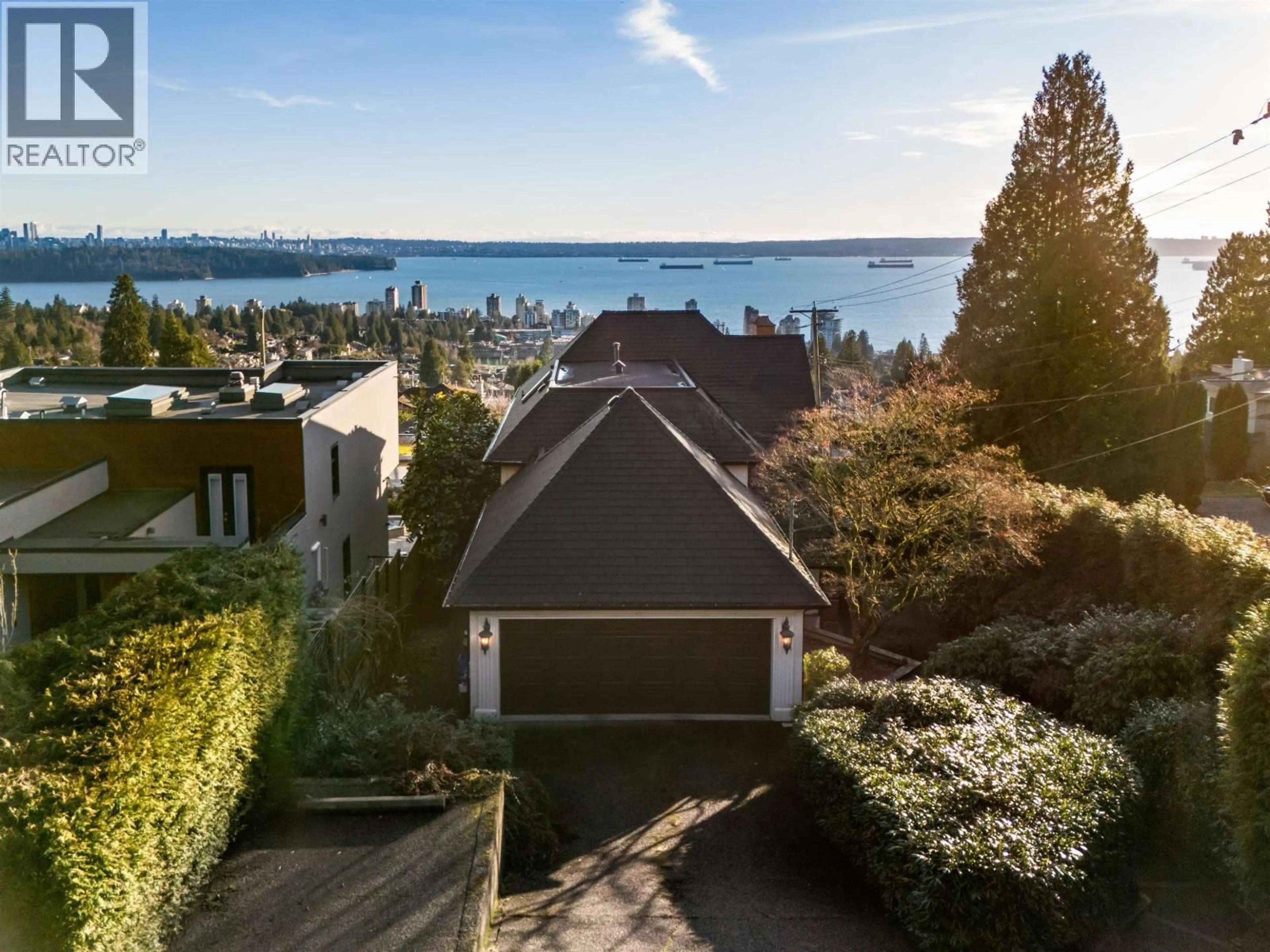 A pic from outside/outdoor area/front of a property/back of a property/a pic from drone, water/lake/river/ocean view for 2198 ROSEBERY AVENUE, West Vancouver British Columbia V7V2Z7