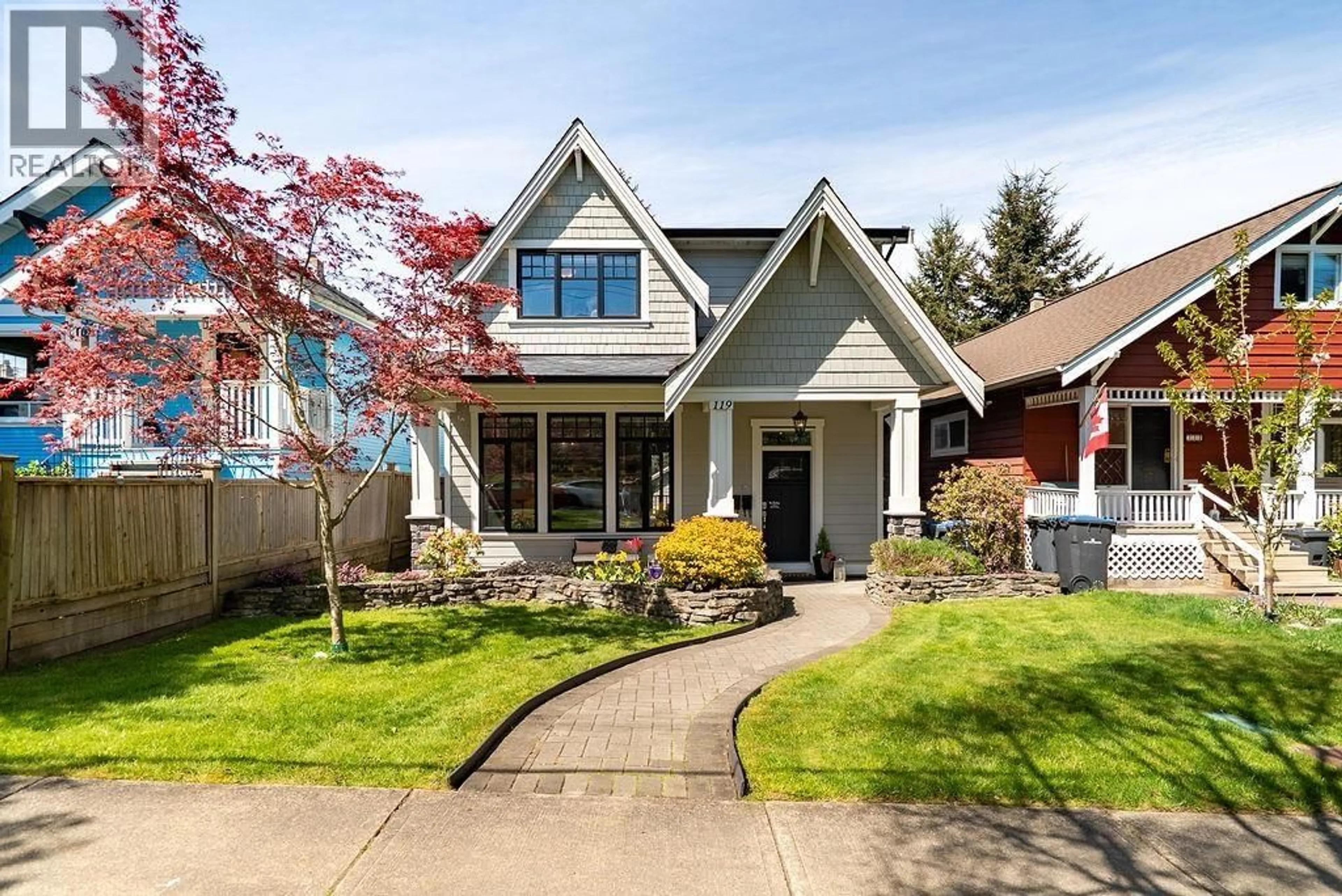 Home with vinyl exterior material, street for 119 DURHAM STREET, New Westminster British Columbia V3L1X2