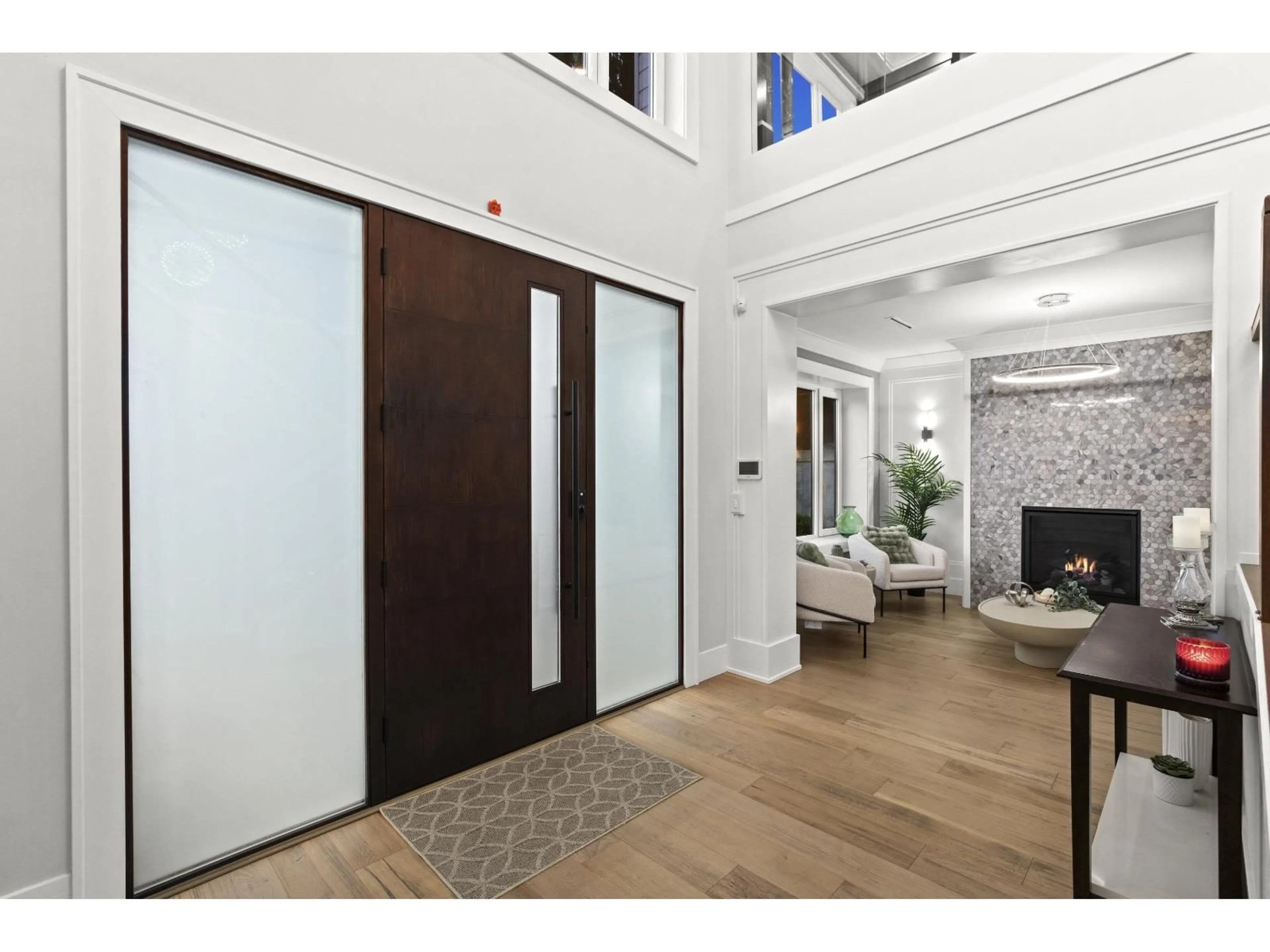 Indoor foyer for 13141 MARINE DRIVE, Surrey British Columbia V4A1E6