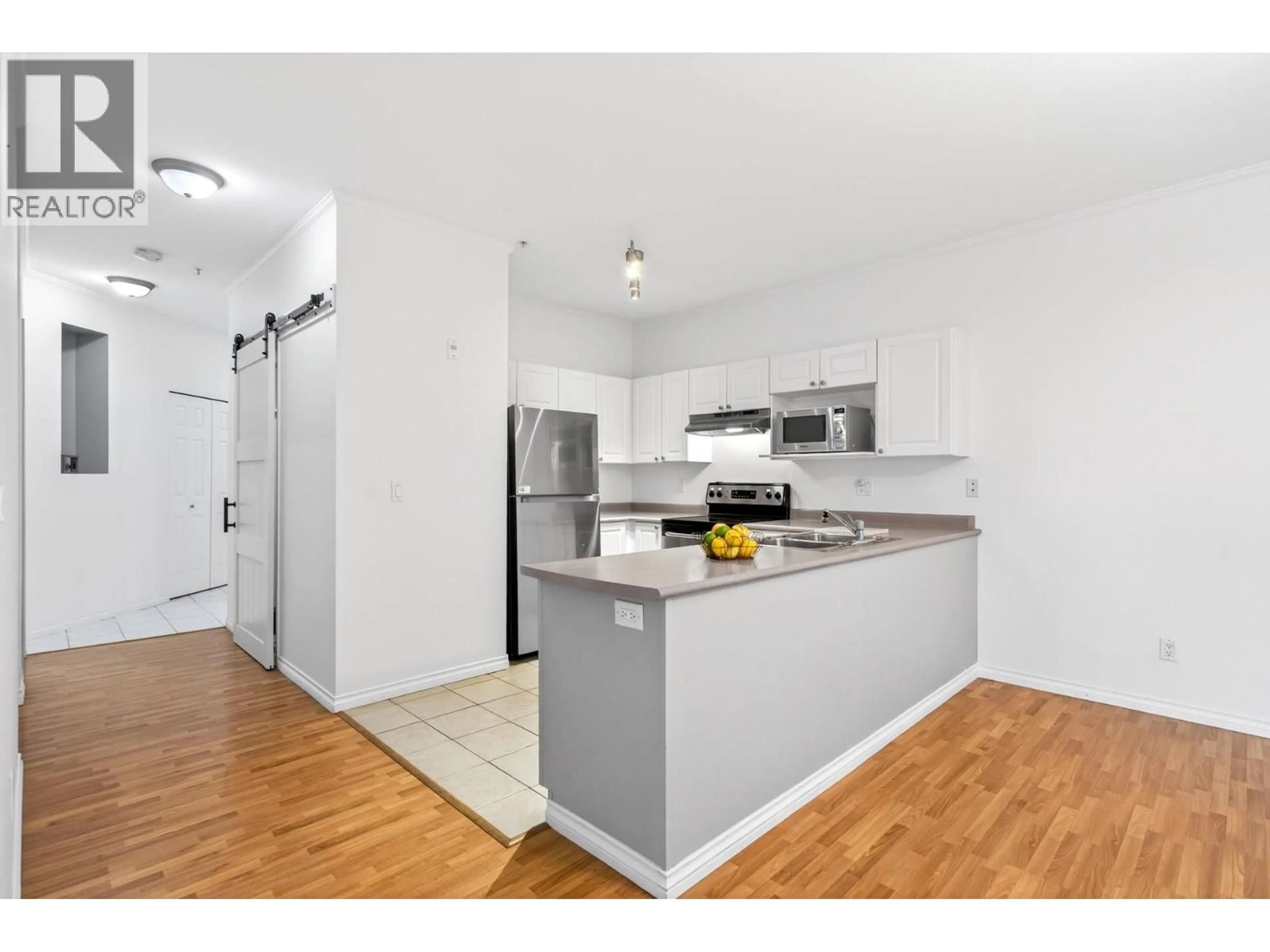 Standard kitchen, wood/laminate floor for 125 - 2109 ROWLAND STREET, Port Coquitlam British Columbia V3C6J4