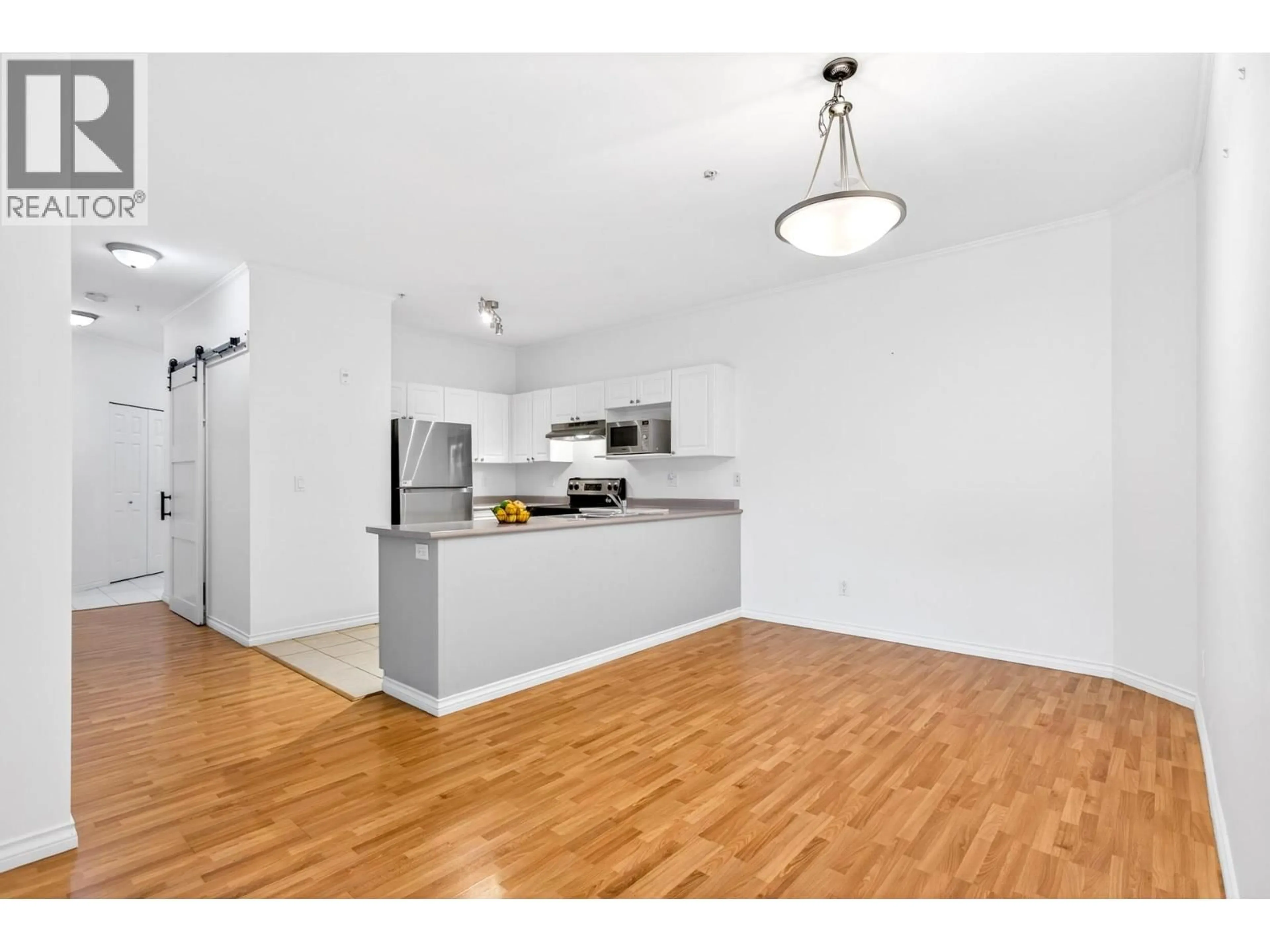 Standard kitchen, wood/laminate floor for 125 - 2109 ROWLAND STREET, Port Coquitlam British Columbia V3C6J4