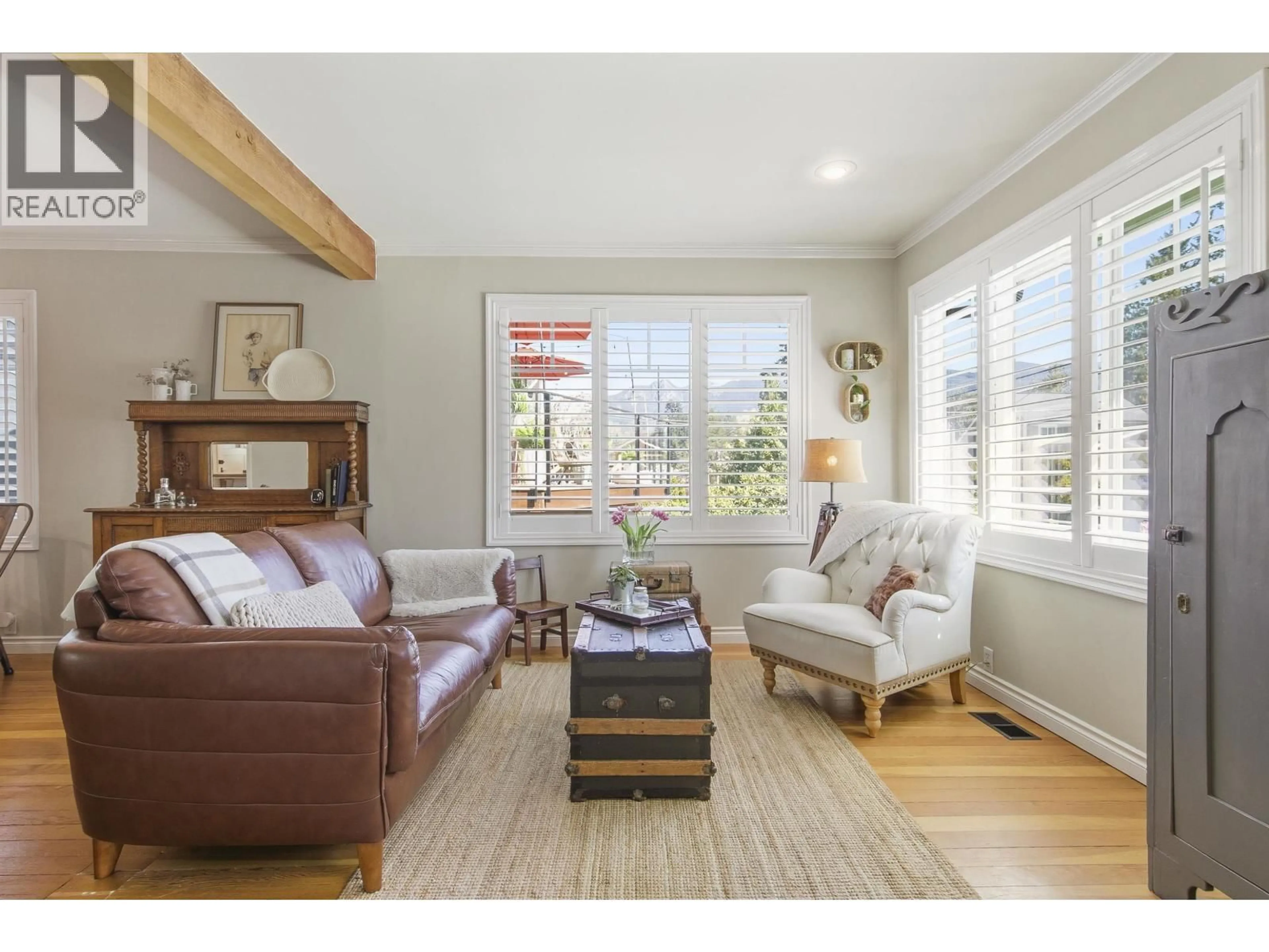 Living room with furniture, wood/laminate floor for 2029 PHILIP AVENUE, North Vancouver British Columbia V7P2W5