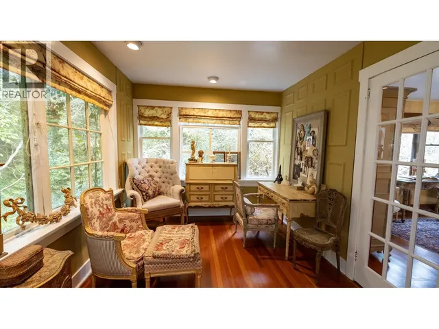 2572 MILES ROAD, Roberts Creek 4