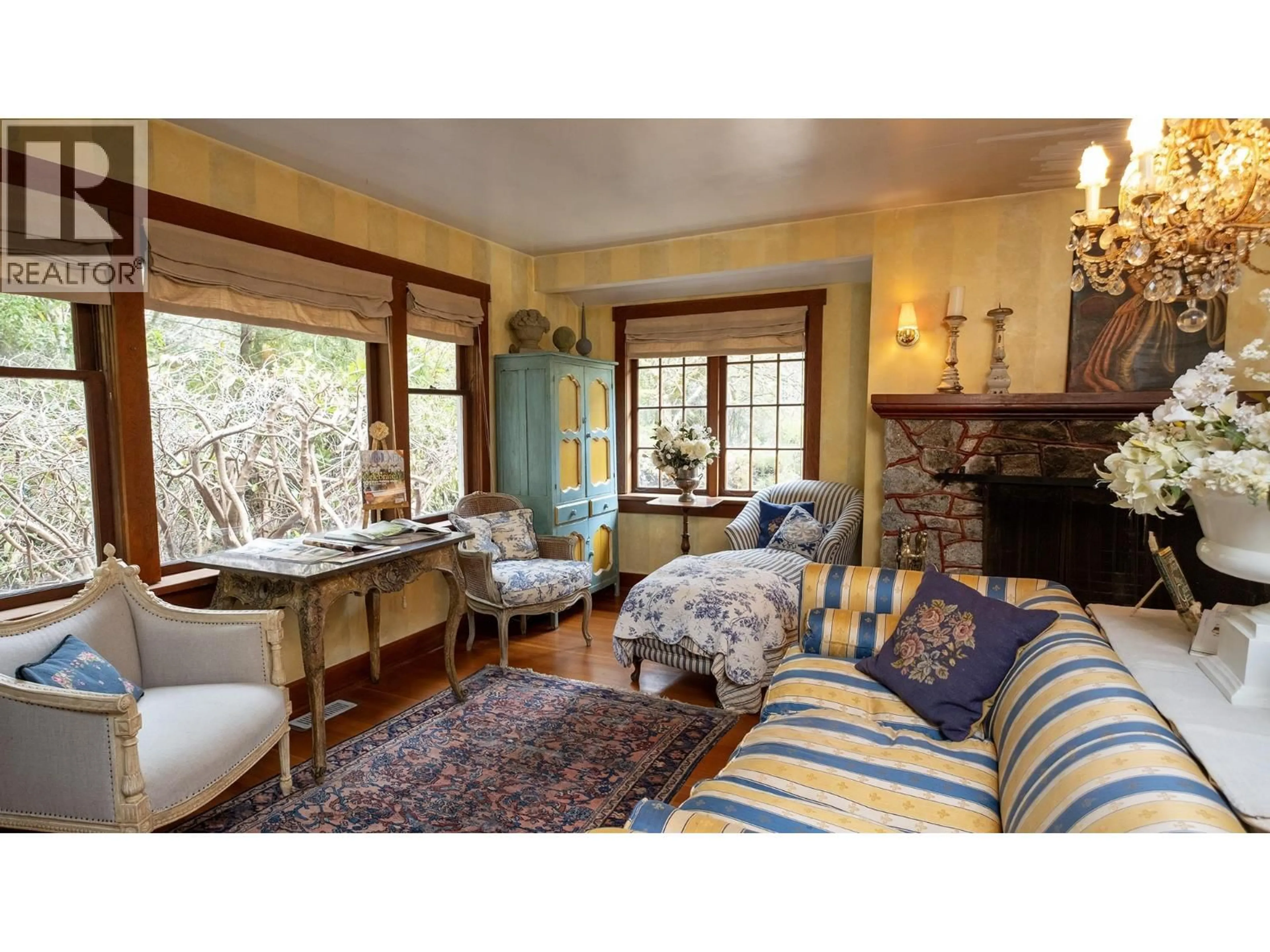 Living room with furniture, unknown for 2572 MILES ROAD, Roberts Creek British Columbia V0N2W4