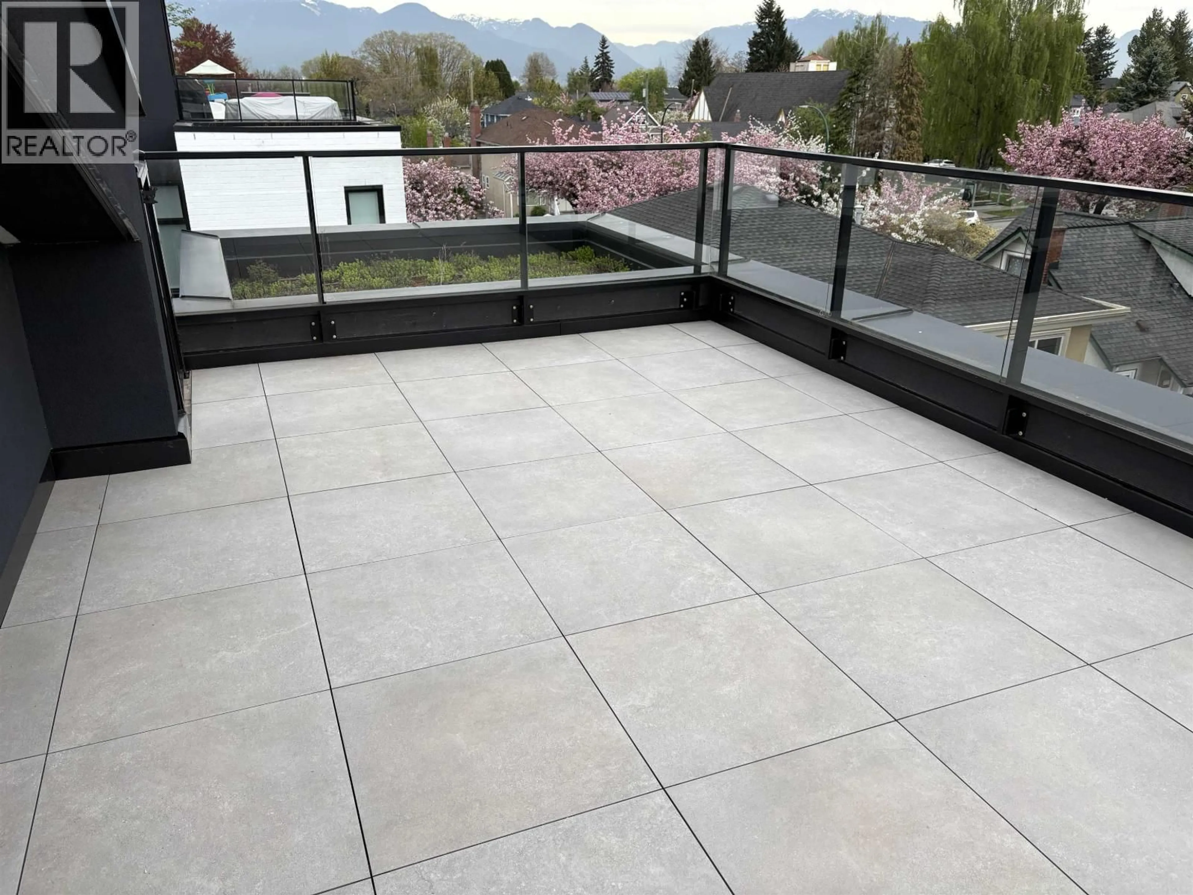 Patio, unknown for 211 - 90 KING EDWARD AVENUE, Vancouver British Columbia V5Y0N6