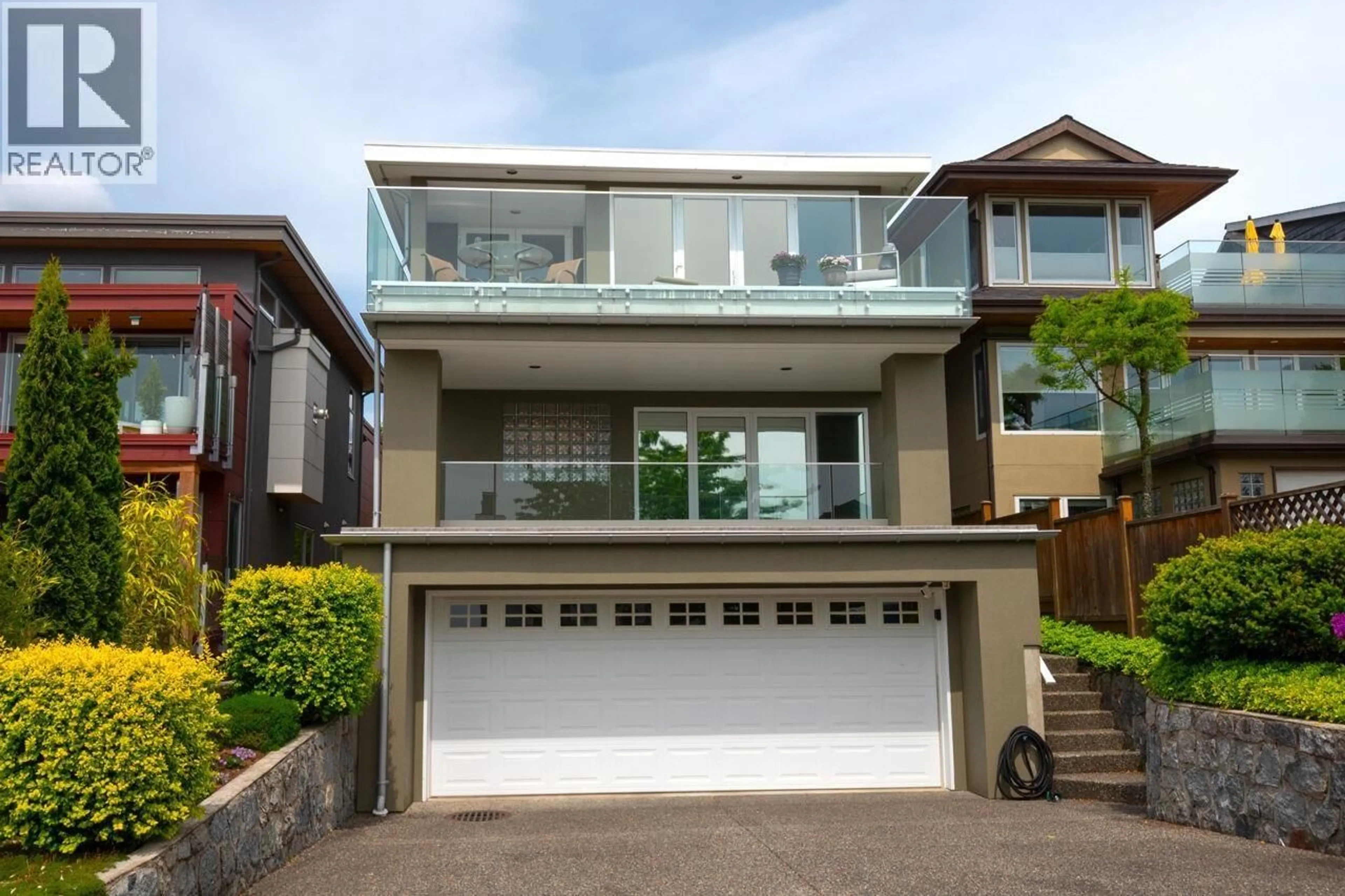 Home with vinyl exterior material, street for 1168 ESQUIMALT AVENUE, West Vancouver British Columbia V7T1K1