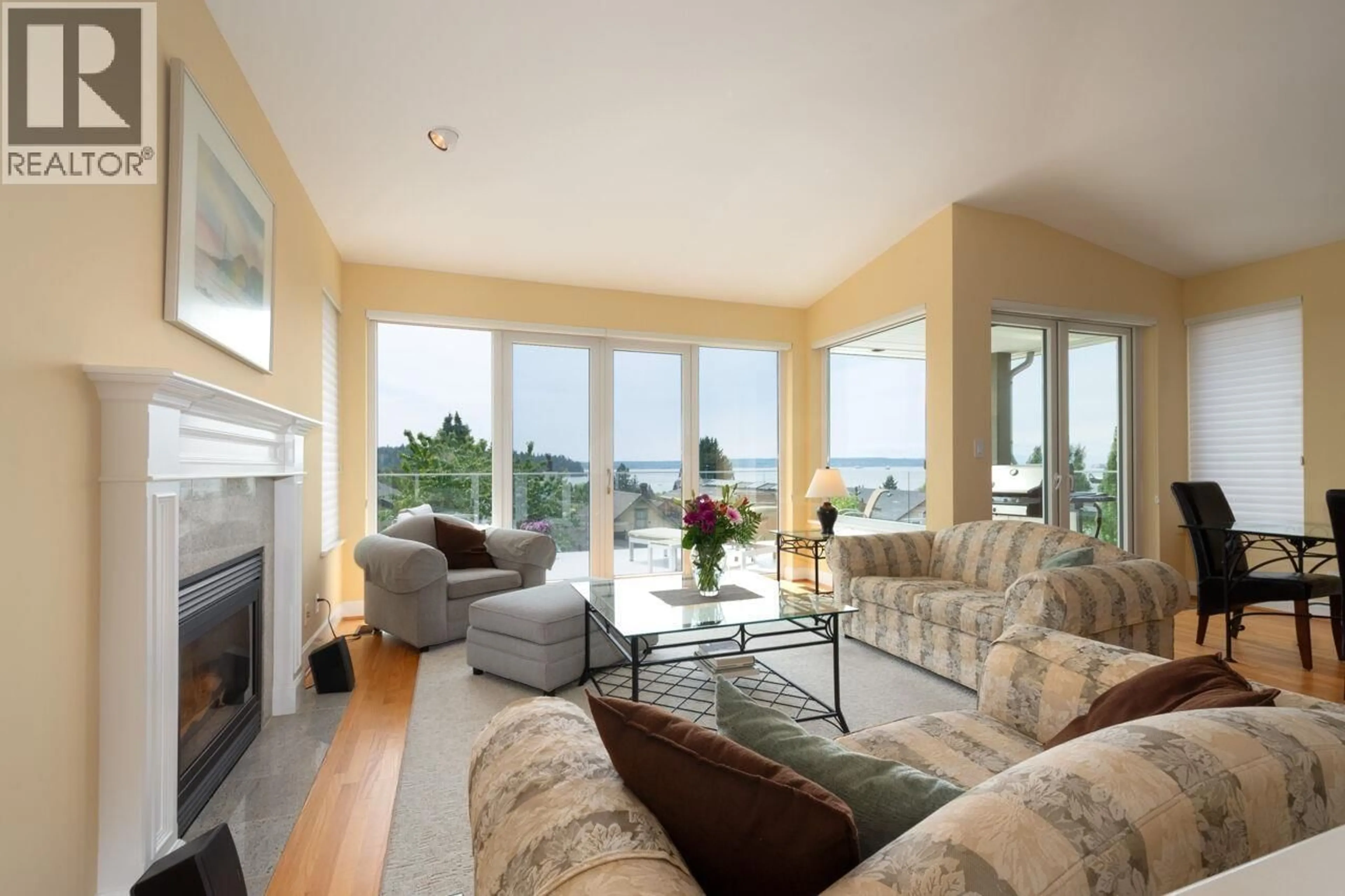 Living room with furniture, unknown for 1168 ESQUIMALT AVENUE, West Vancouver British Columbia V7T1K1