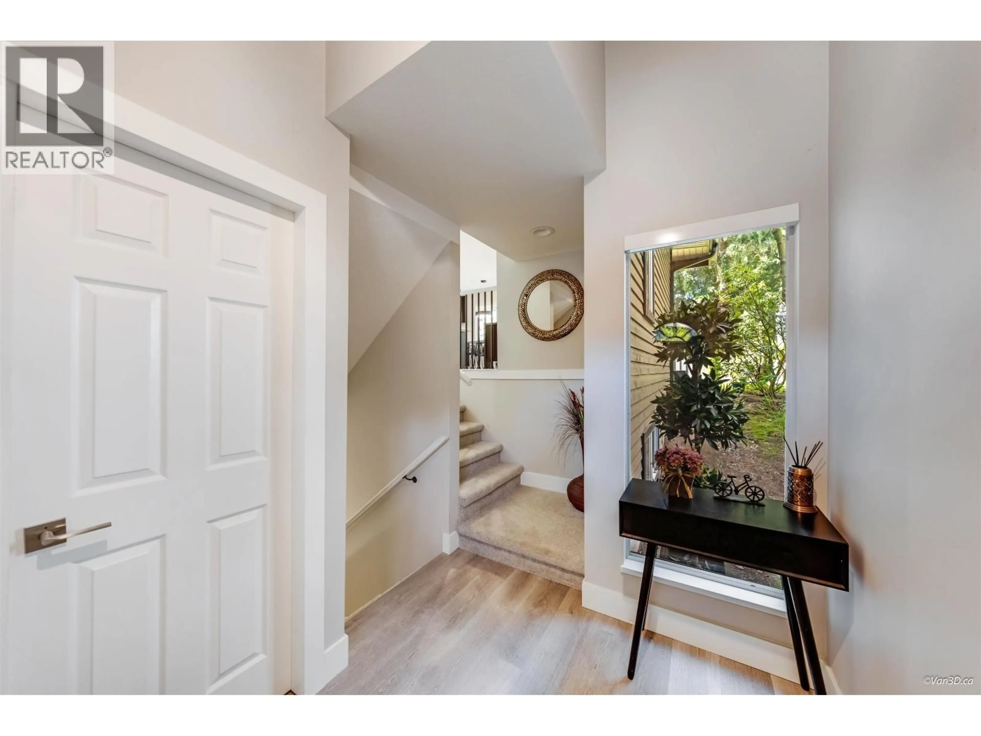 Indoor entryway for 127 - 2998 ROBSON DRIVE, Coquitlam British Columbia V3E2X6