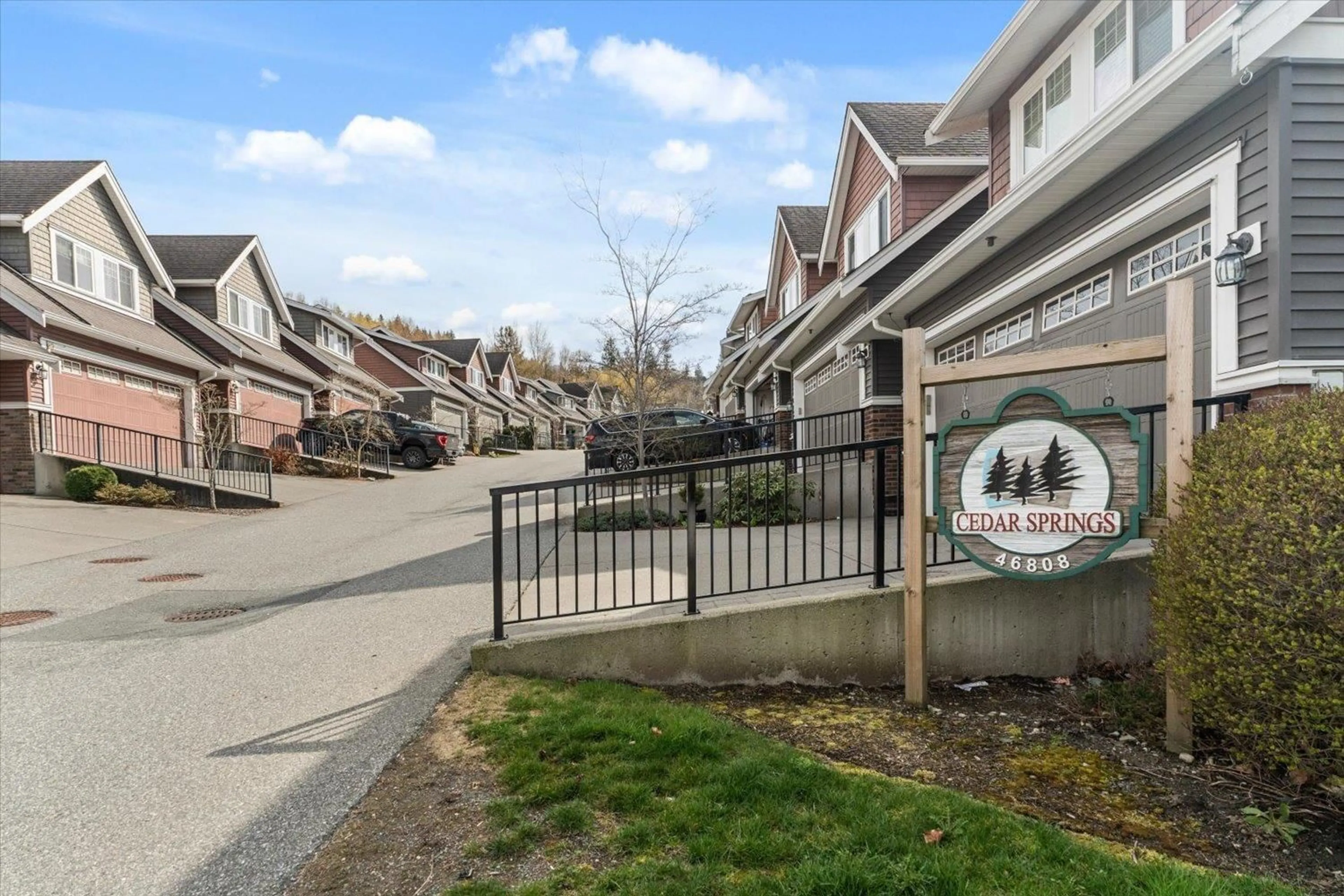 Patio, mountain view for 2 - 46808 HUDSON ROAD, Chilliwack British Columbia V2R0L4