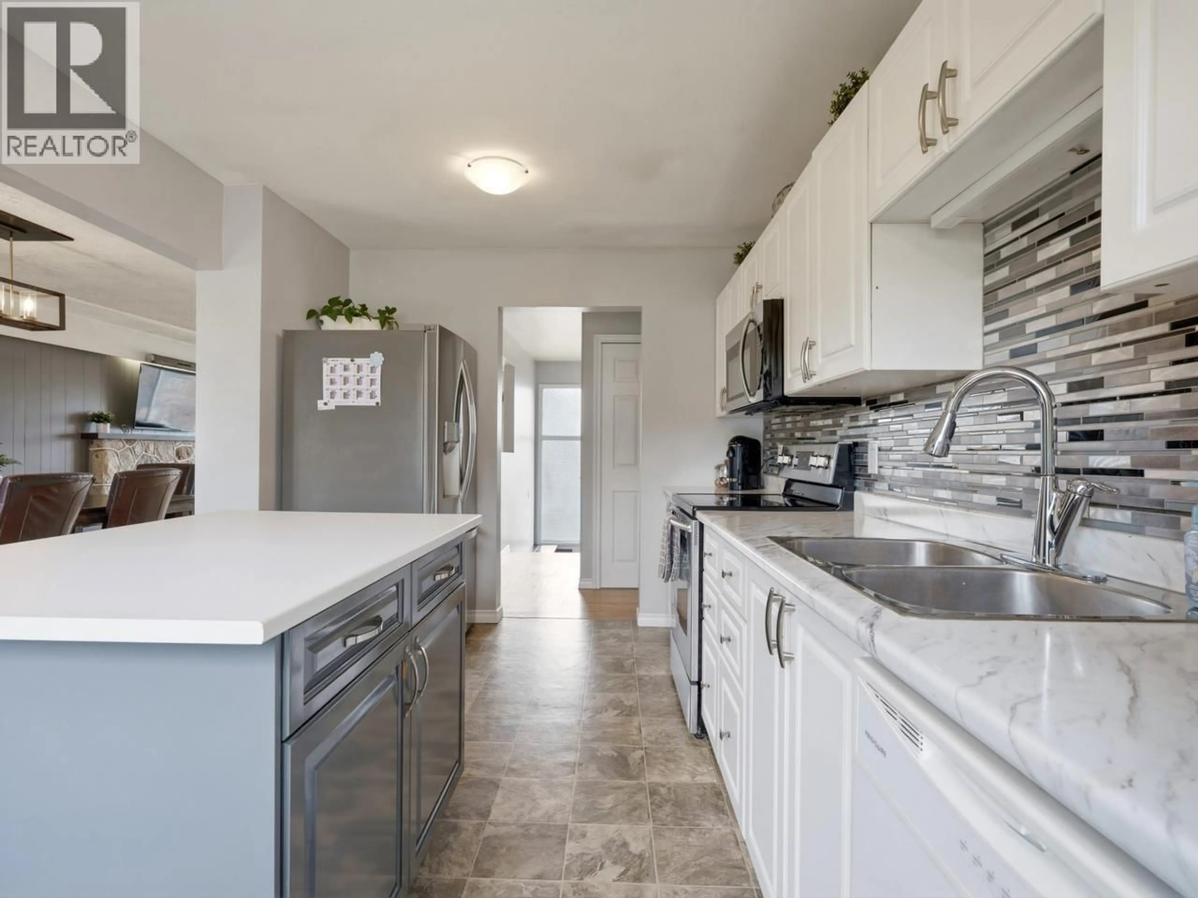 Open concept kitchen, ceramic/tile floor for 1501 EIGHTH AVENUE, New Westminster British Columbia V3M2S5