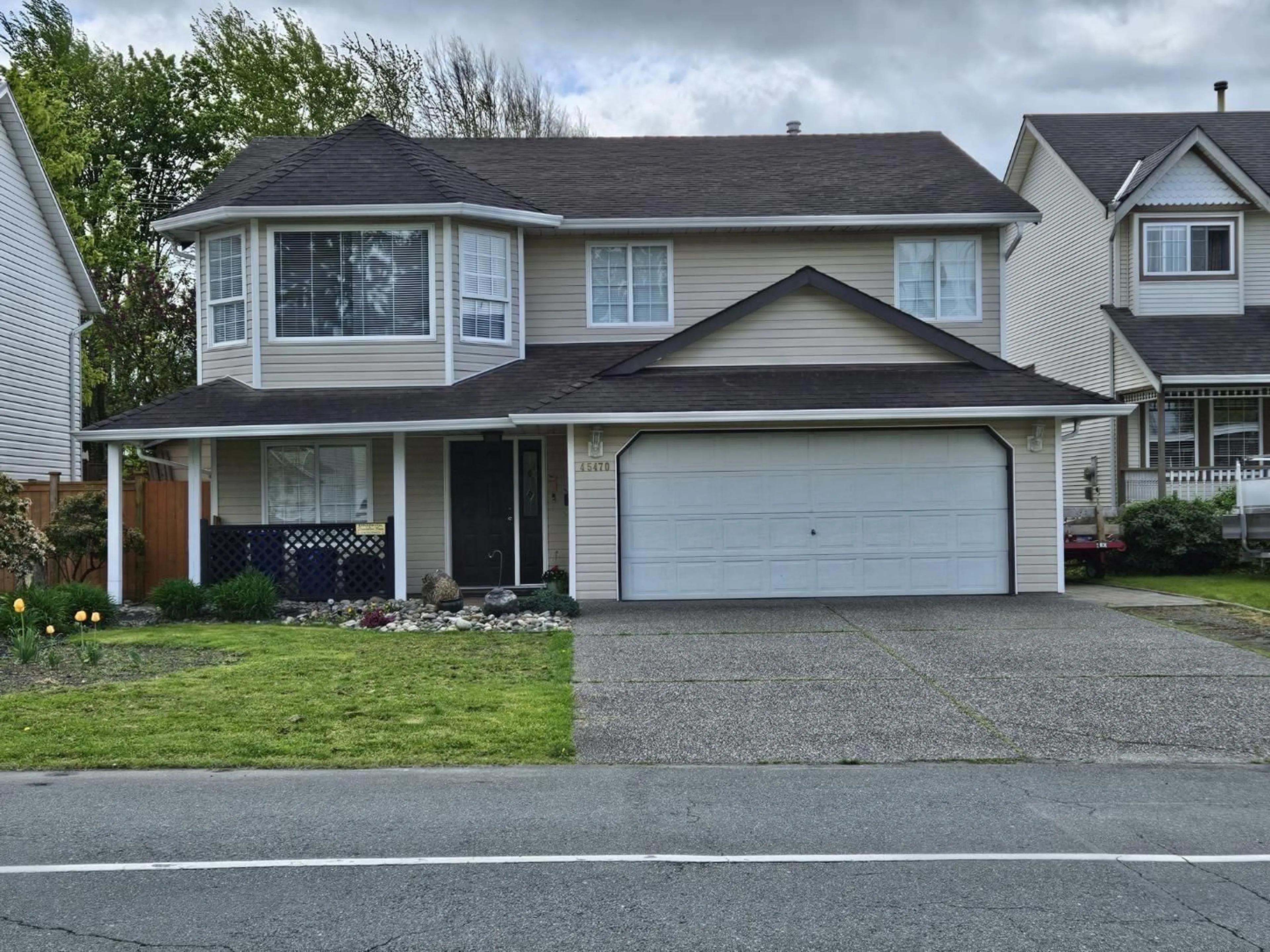 Home with vinyl exterior material, street for 45470 SPRUCE DRIVE, Chilliwack British Columbia V2R3V3