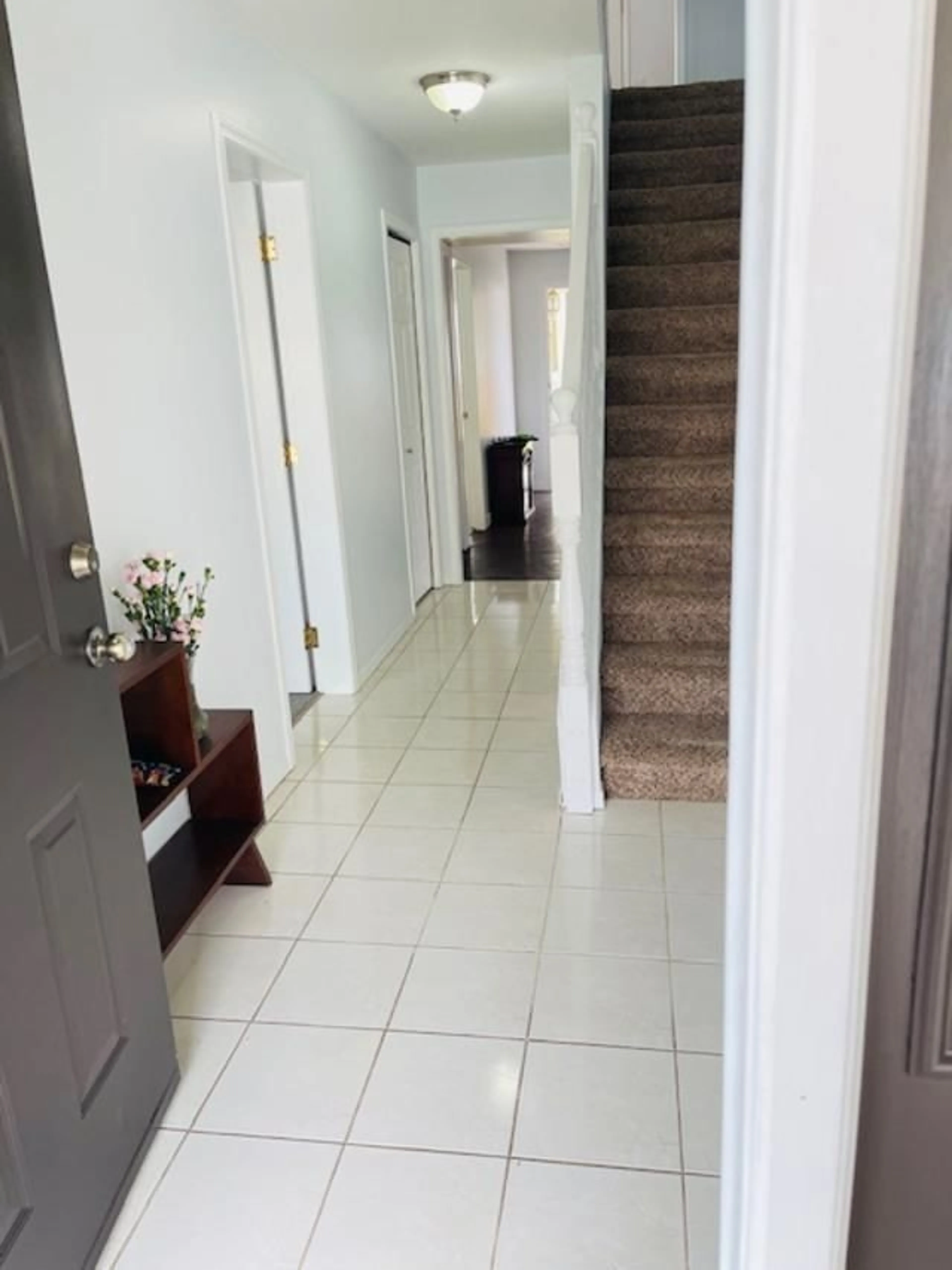 Indoor foyer for 45470 SPRUCE DRIVE, Chilliwack British Columbia V2R3V3