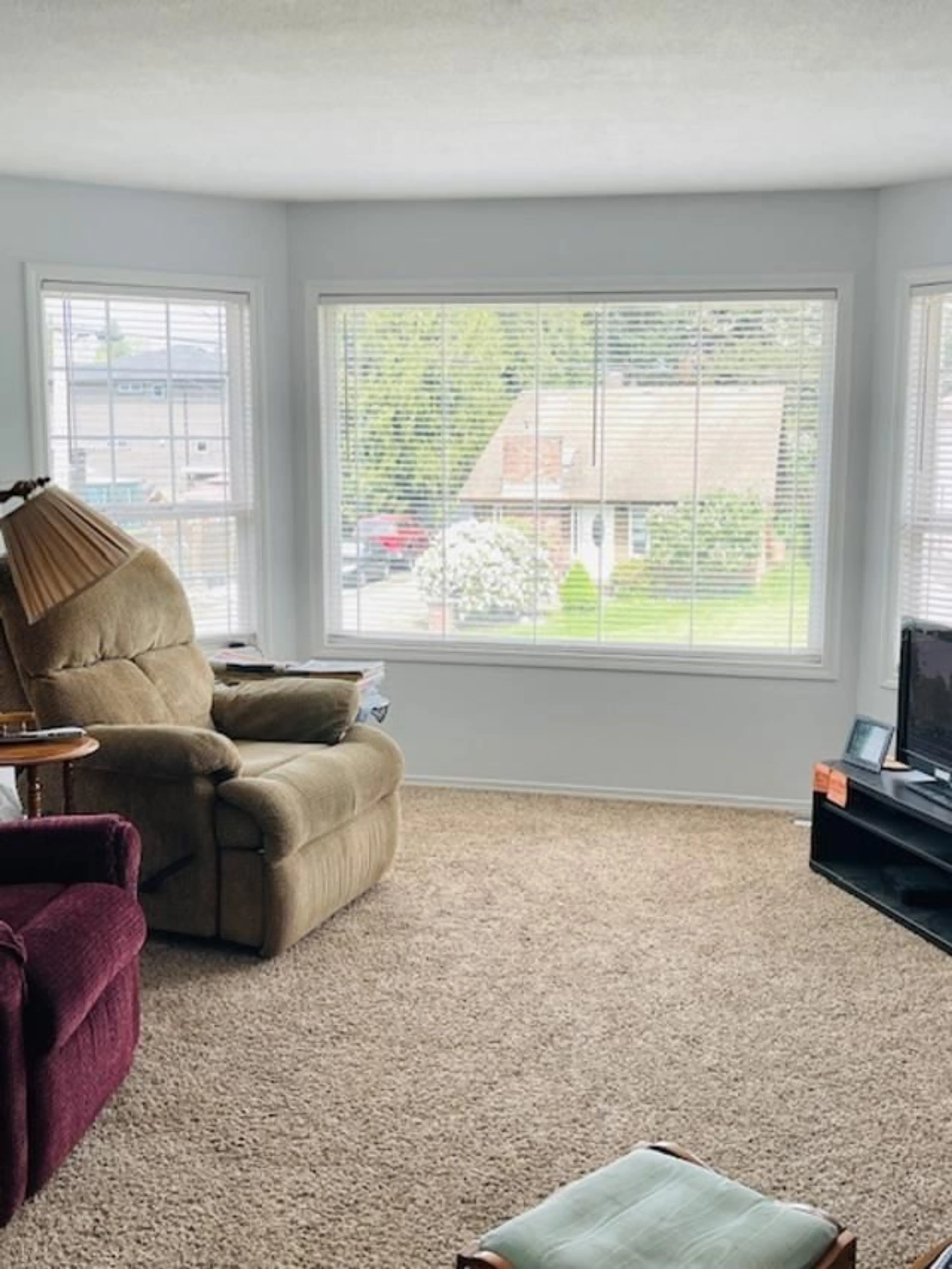 Living room with furniture, unknown for 45470 SPRUCE DRIVE, Chilliwack British Columbia V2R3V3