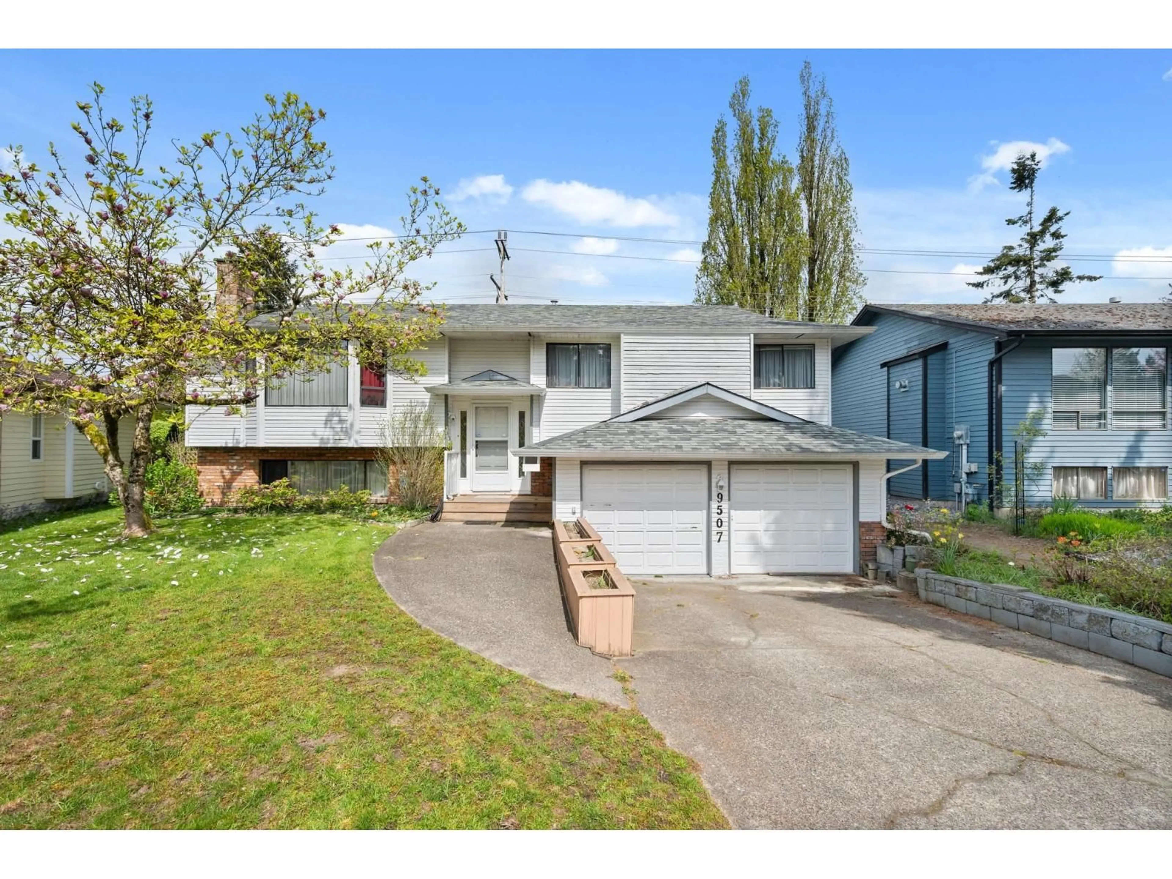 A pic from outside/outdoor area/front of a property/back of a property/a pic from drone, street for 9507 204B STREET, Langley British Columbia V1M1Y9
