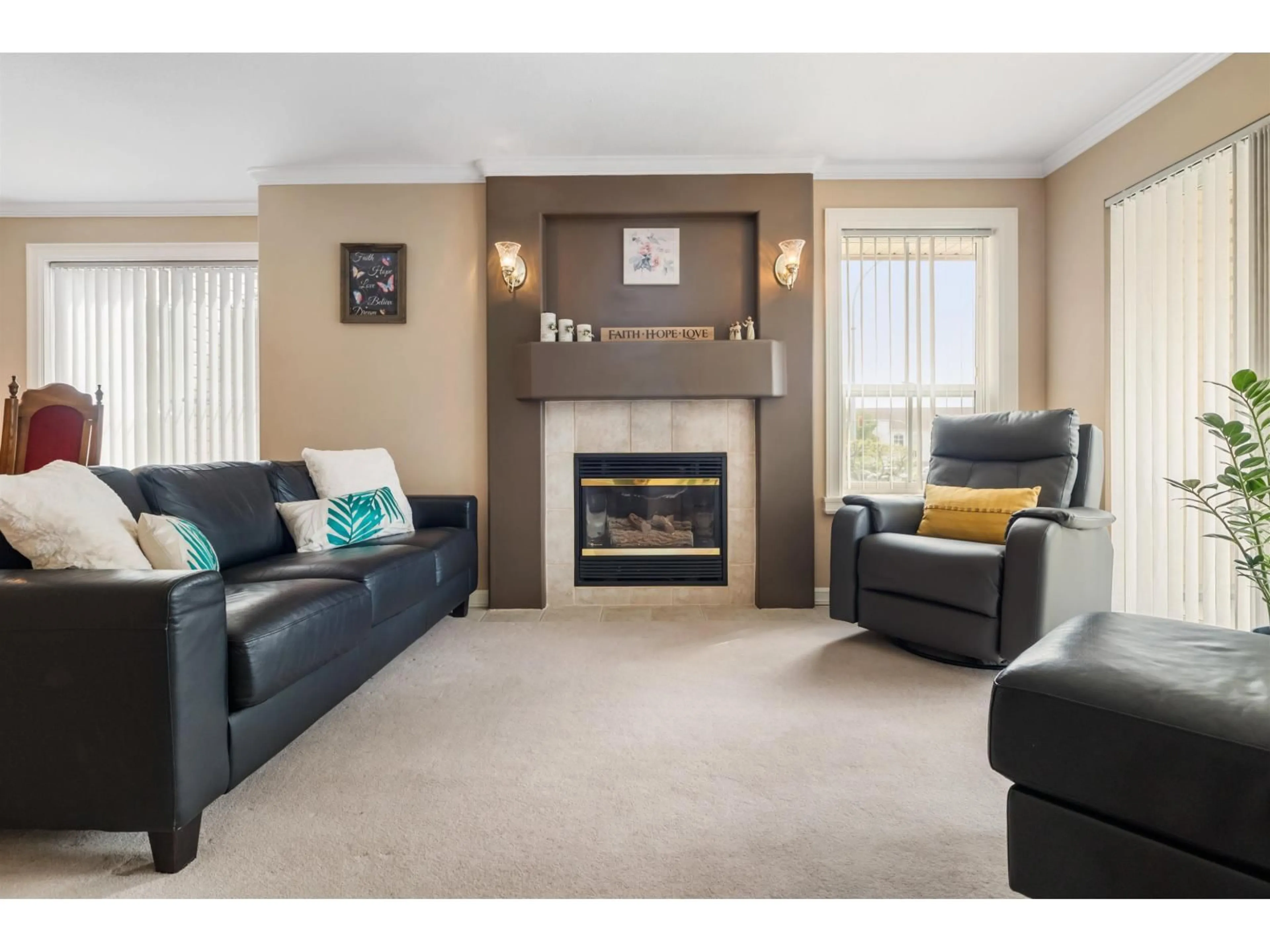 Living room with furniture, unknown for 204 - 2772 CLEARBROOK ROAD, Abbotsford British Columbia V2T6N6