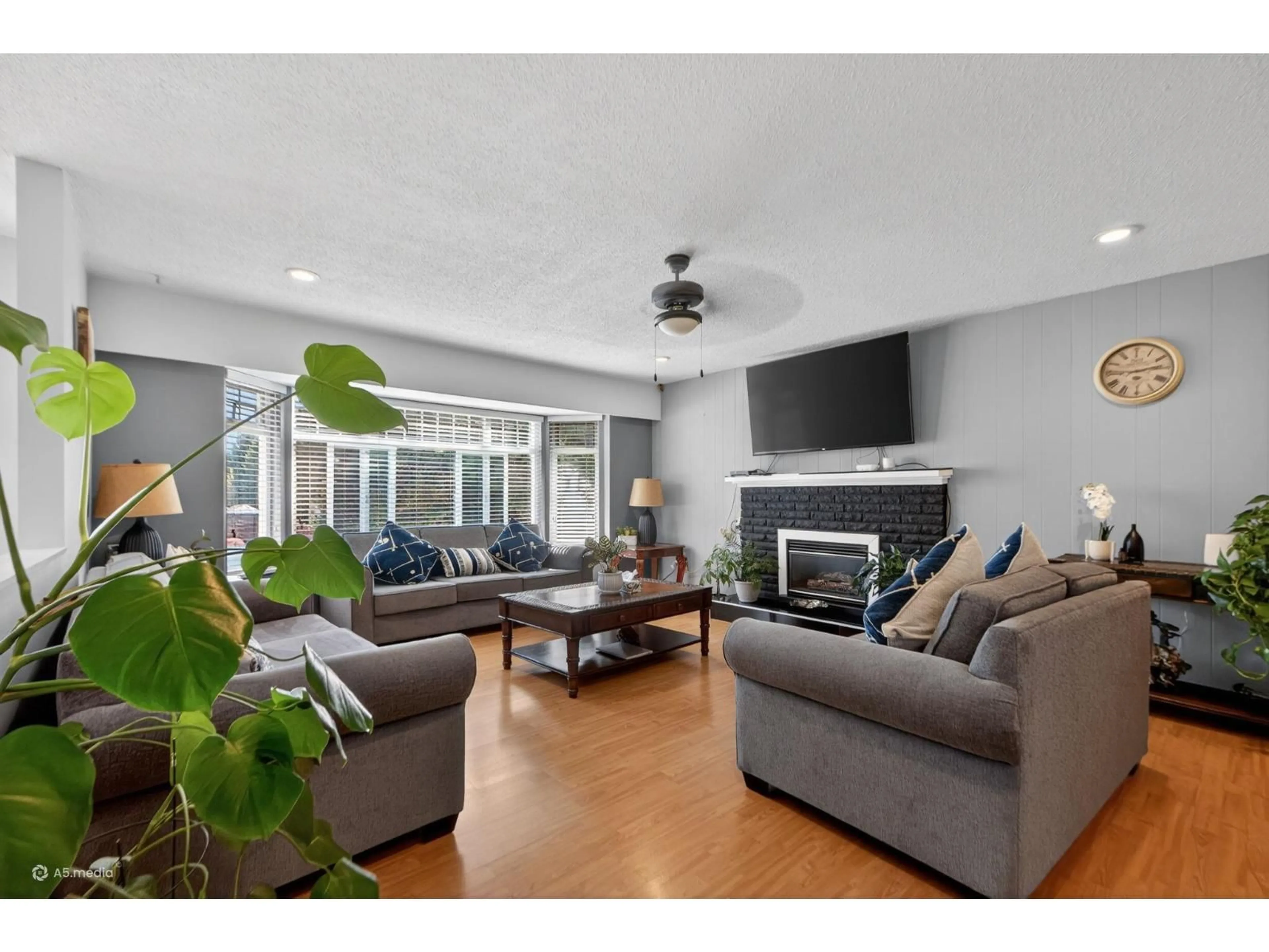 Living room with furniture, wood/laminate floor for 11627 72A AVENUE, Delta British Columbia V4C1B2
