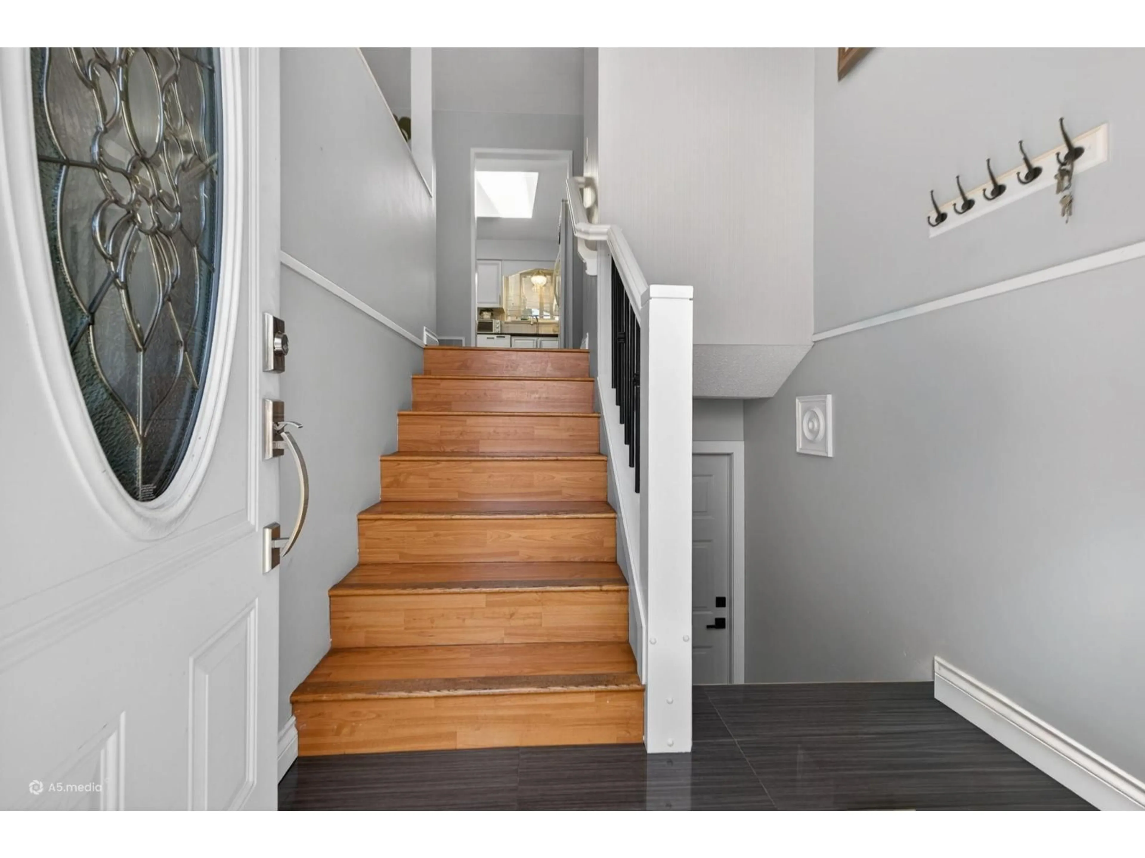 Indoor entryway for 11627 72A AVENUE, Delta British Columbia V4C1B2