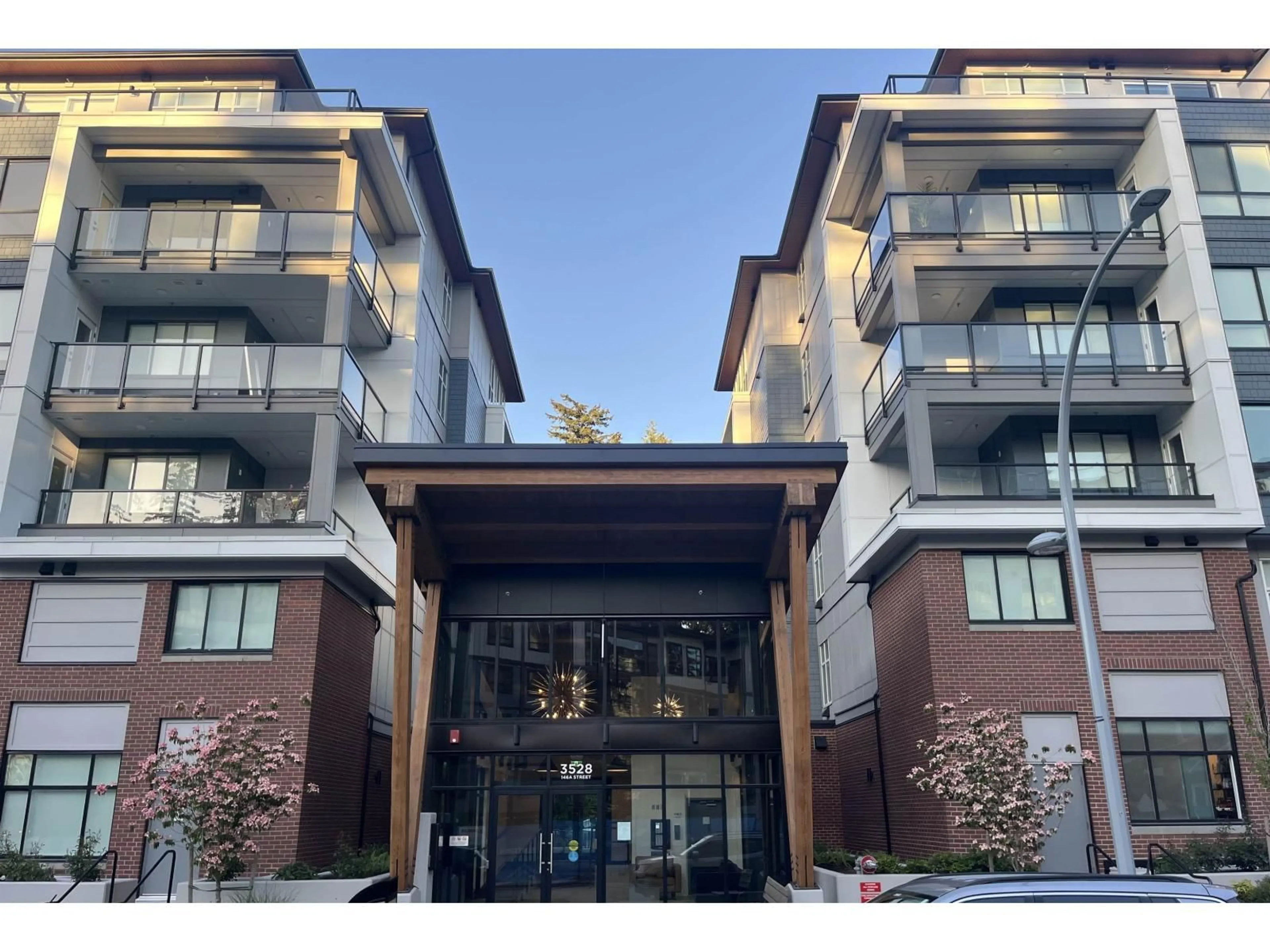 Indoor foyer for 416 - 3528 146A STREET, Surrey British Columbia V4P0H4