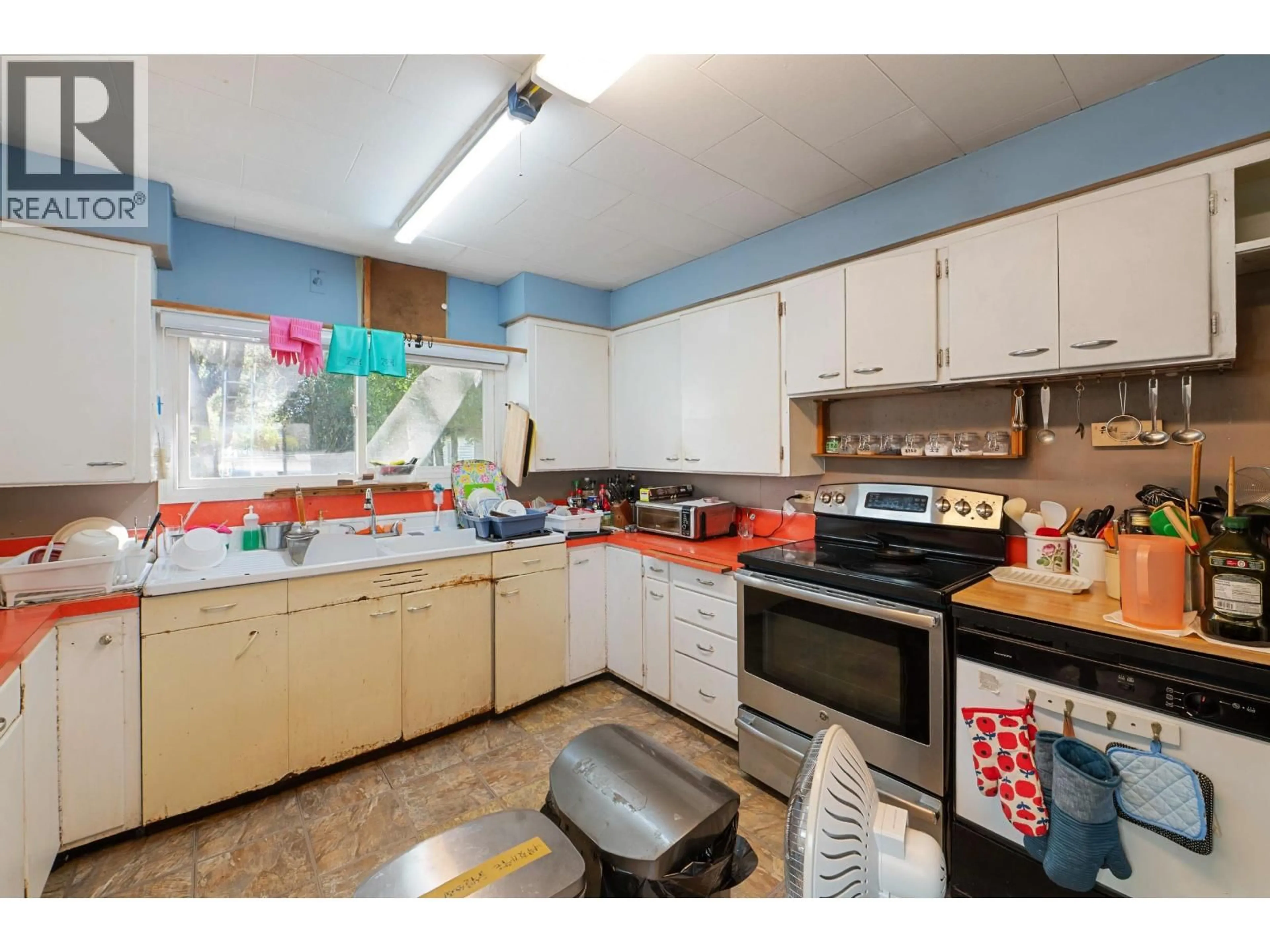 Standard kitchen, unknown for 12058 HARRIS ROAD, Pitt Meadows British Columbia V3Y2B5