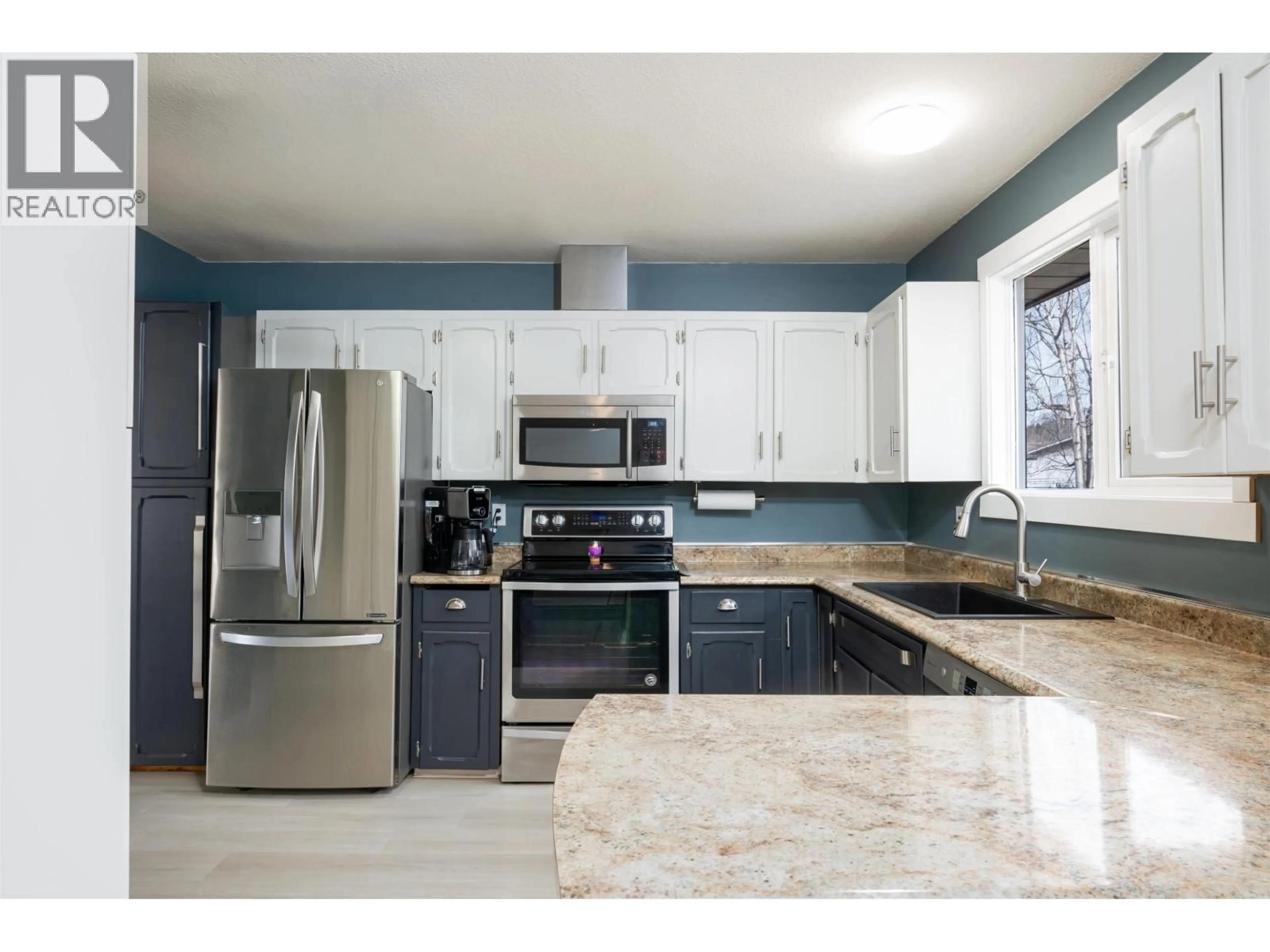 Open concept kitchen, unknown for 2436 MOSS AVENUE, Prince George British Columbia V2L5J3