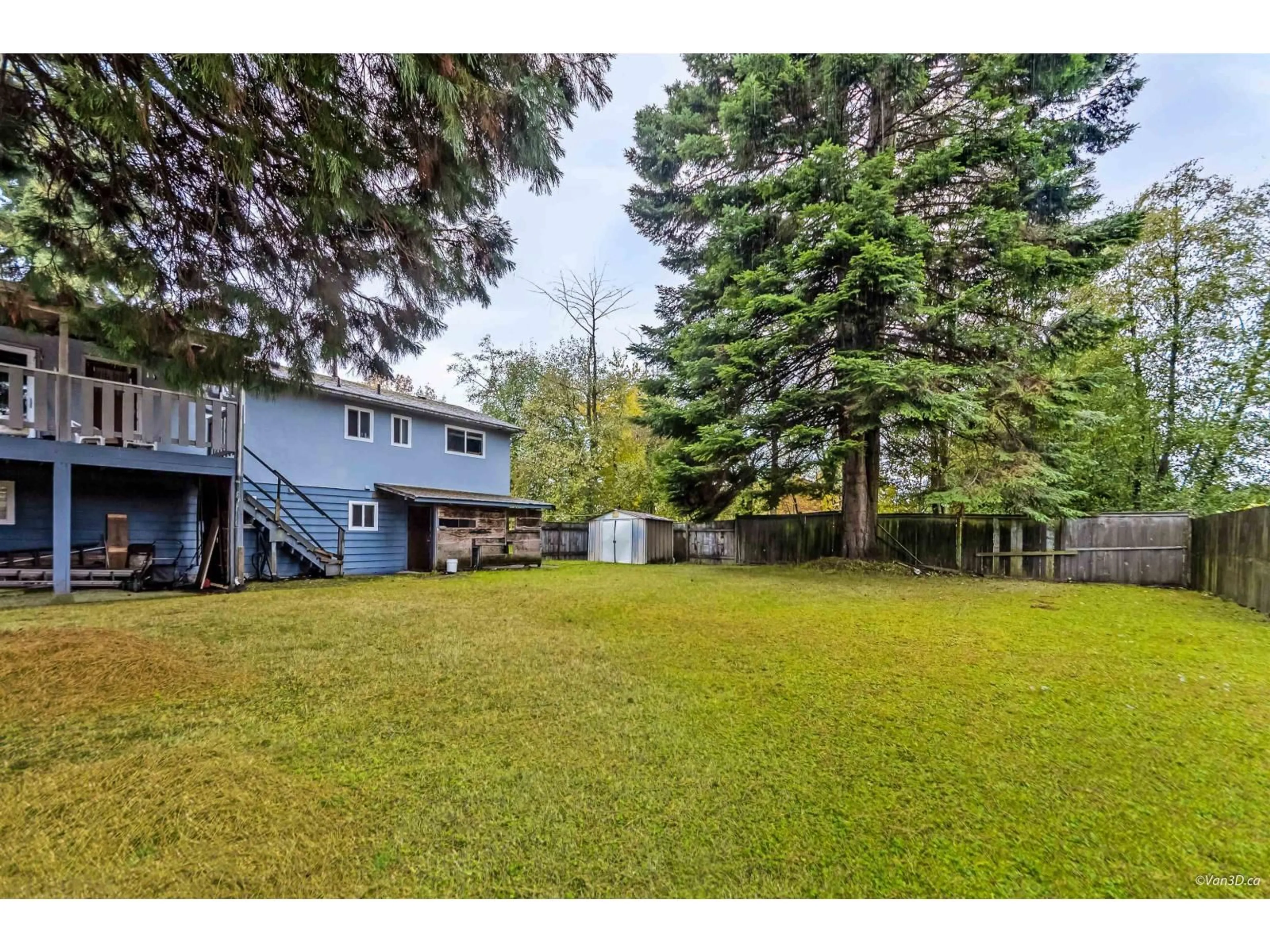 A pic from outside/outdoor area/front of a property/back of a property/a pic from drone, unknown for 12513 91 AVENUE, Surrey British Columbia V3V6B4