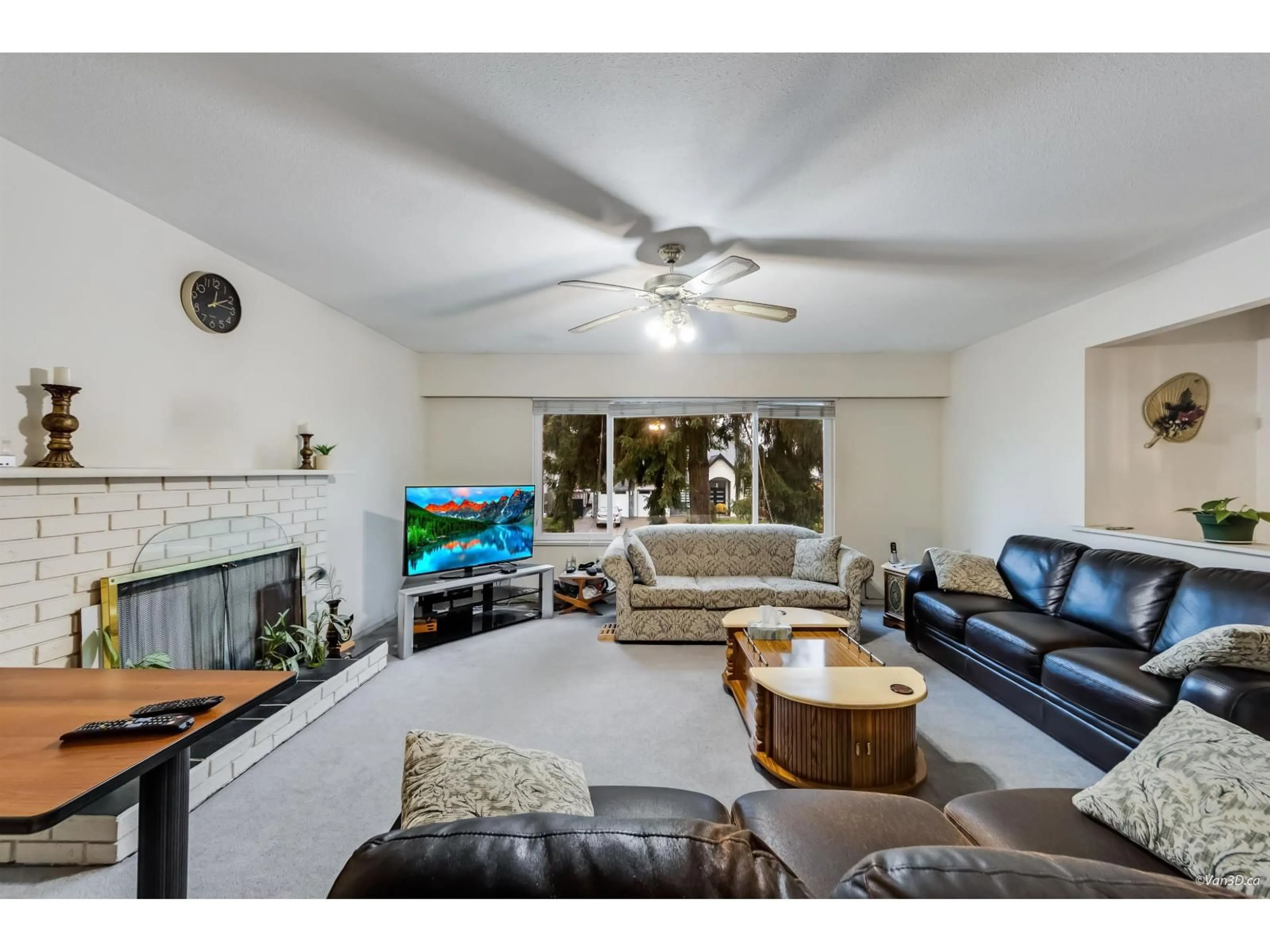 Living room with furniture, unknown for 12513 91 AVENUE, Surrey British Columbia V3V6B4