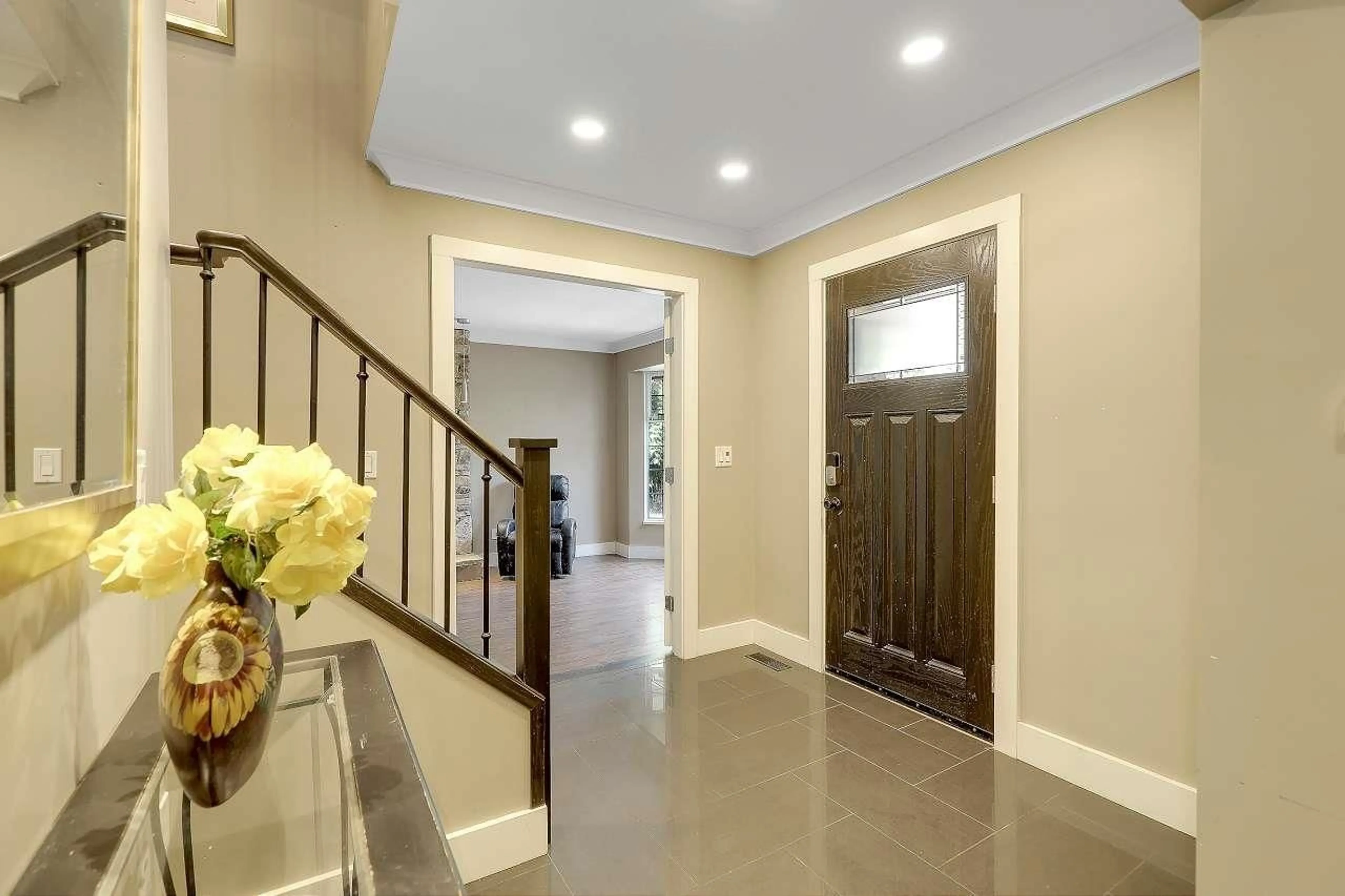 Indoor foyer for 15092 73 AVENUE, Surrey British Columbia V3S7A7