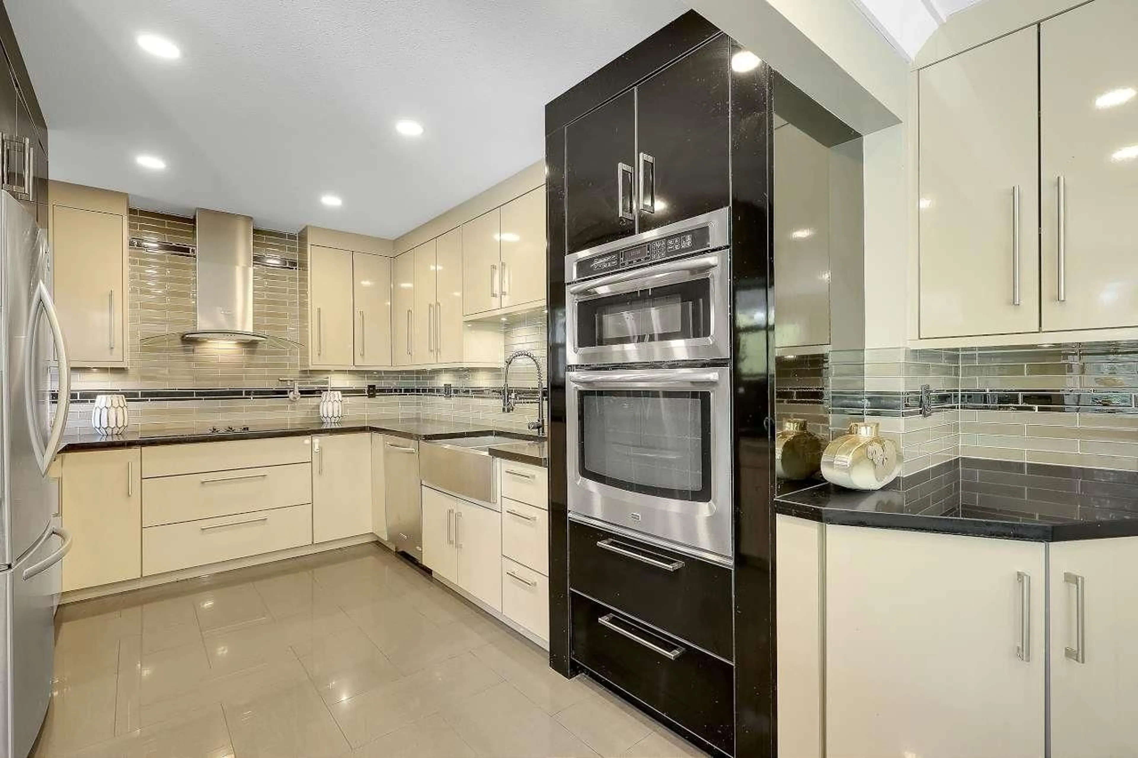 Contemporary kitchen, ceramic/tile floor for 15092 73 AVENUE, Surrey British Columbia V3S7A7