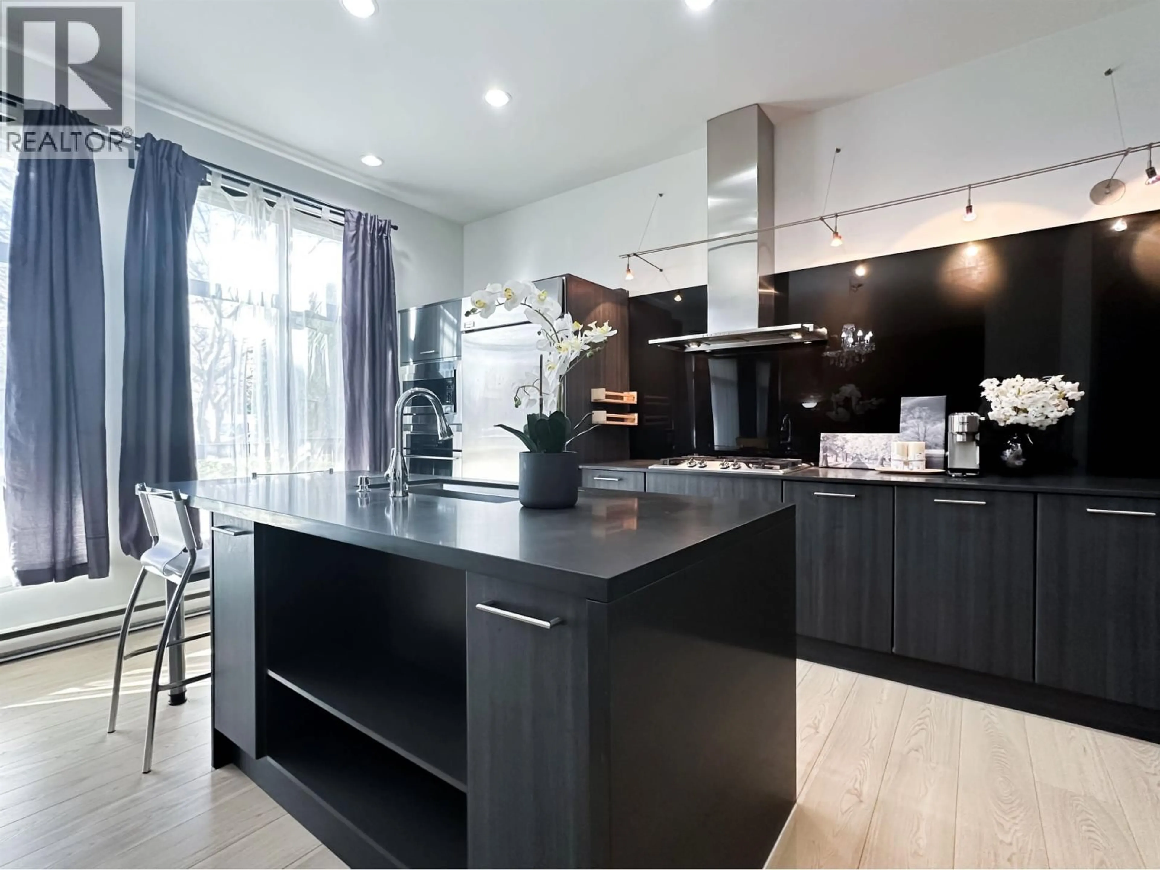 Contemporary kitchen, unknown for 101 - 220 SALTER STREET, New Westminster British Columbia V3M0H4