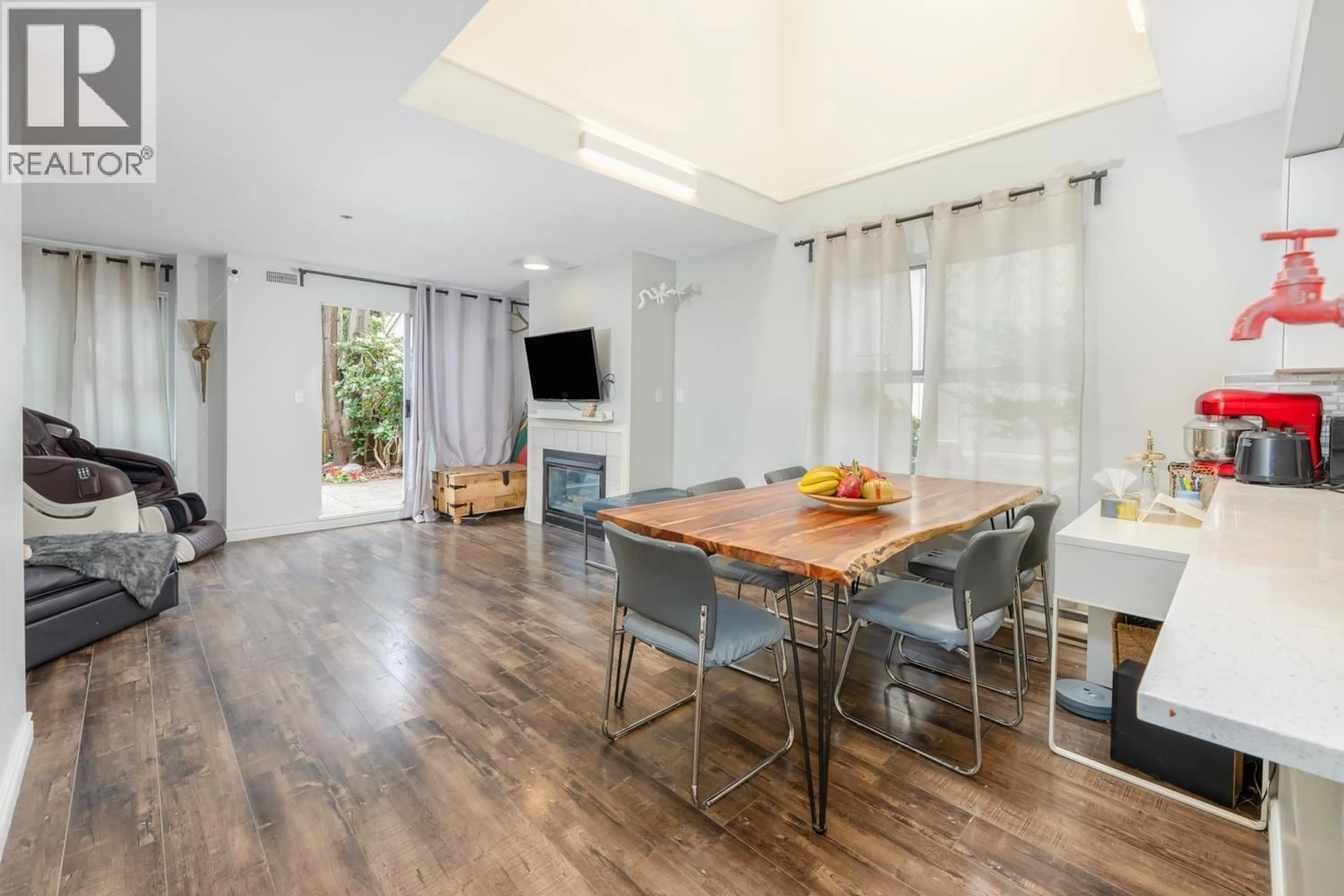 Dining room, wood/laminate floor for D - 3439 43RD AVENUE, Vancouver British Columbia V5R5X9
