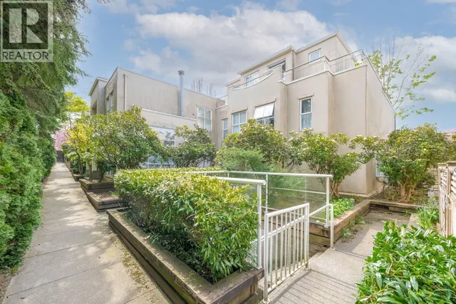 D - 3439 43RD AVENUE, Vancouver 3