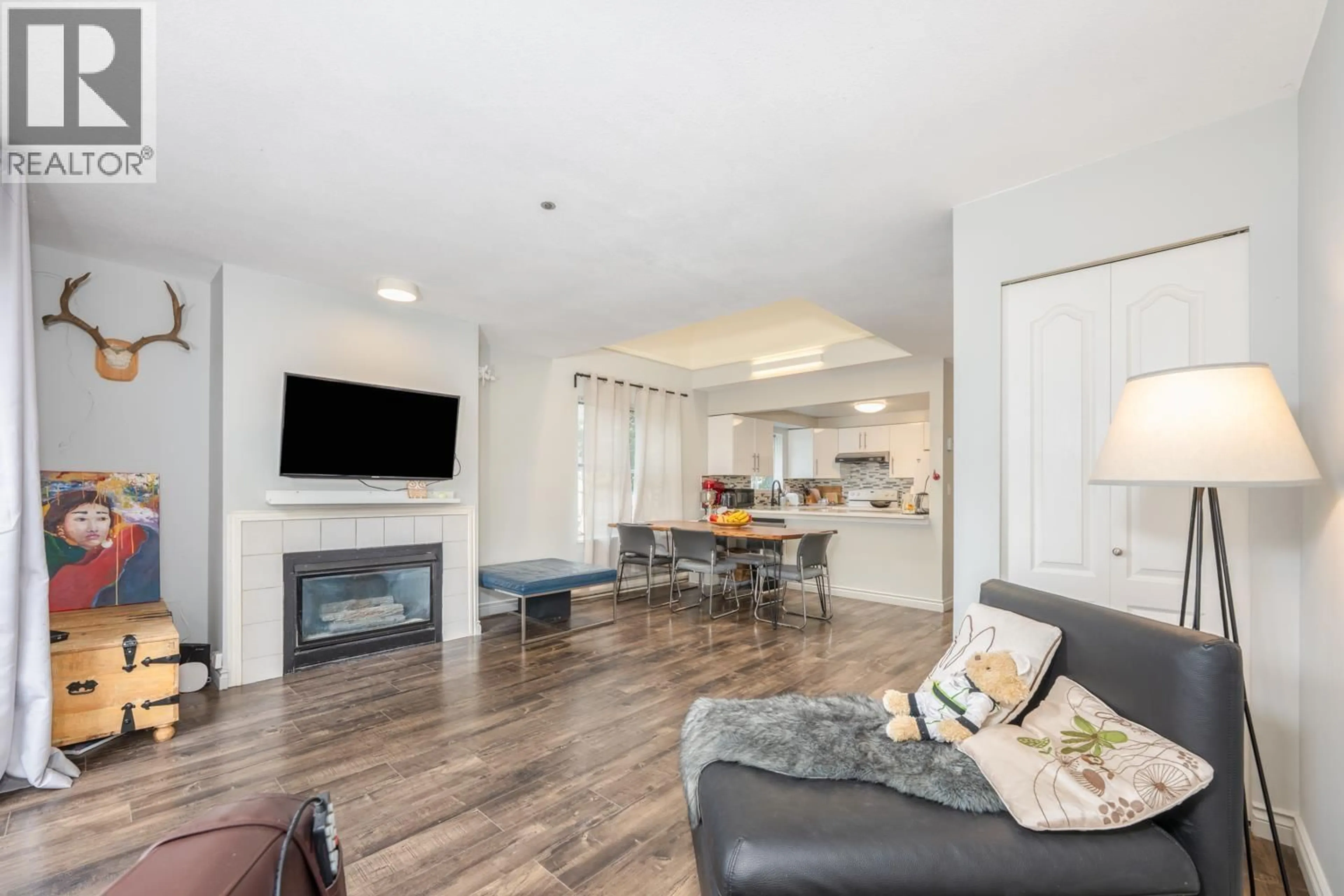 Living room with furniture, wood/laminate floor for D - 3439 43RD AVENUE, Vancouver British Columbia V5R5X9