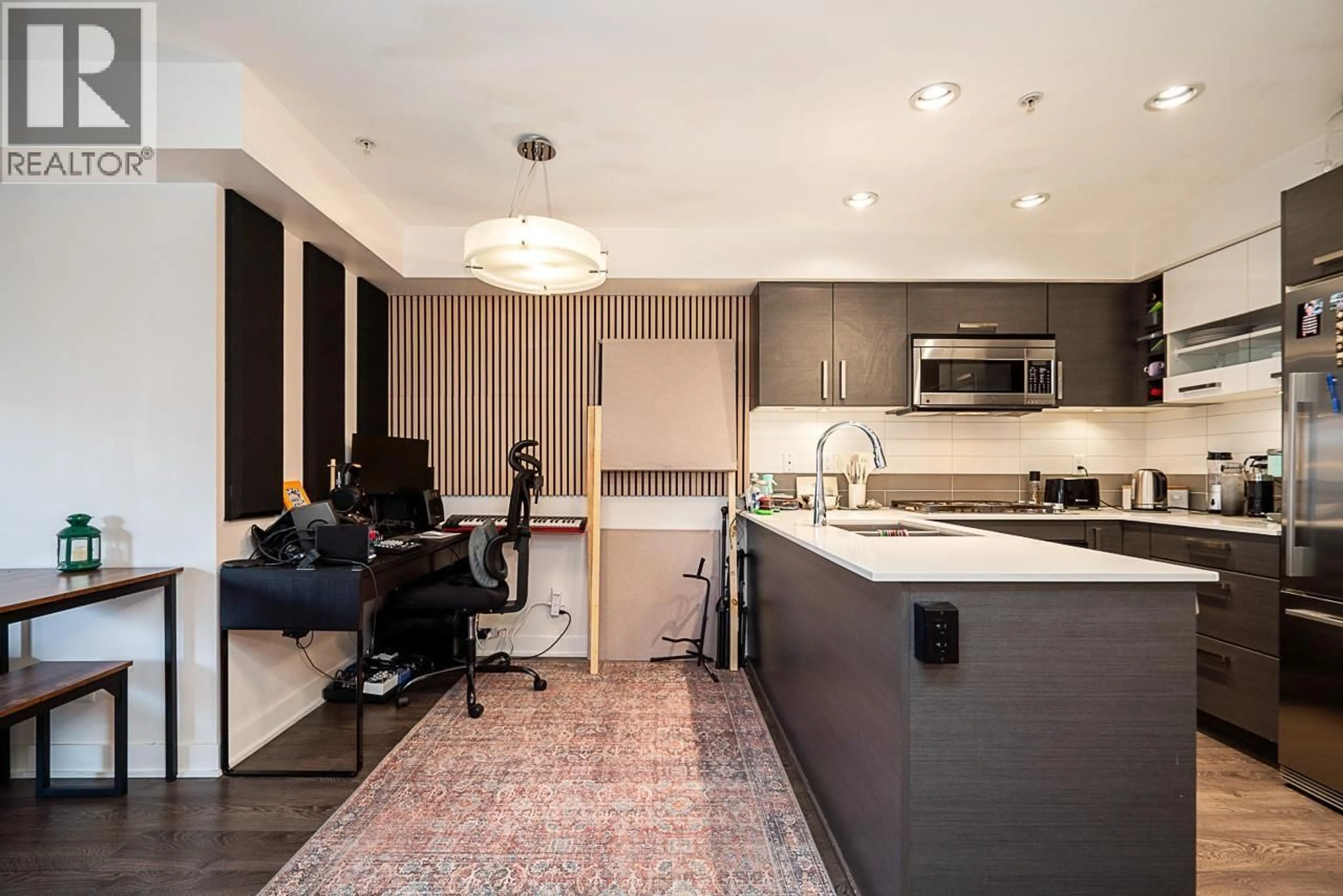 Open concept kitchen, ceramic/tile floor for 212 - 2858 4TH AVENUE, Vancouver British Columbia V6K1R2