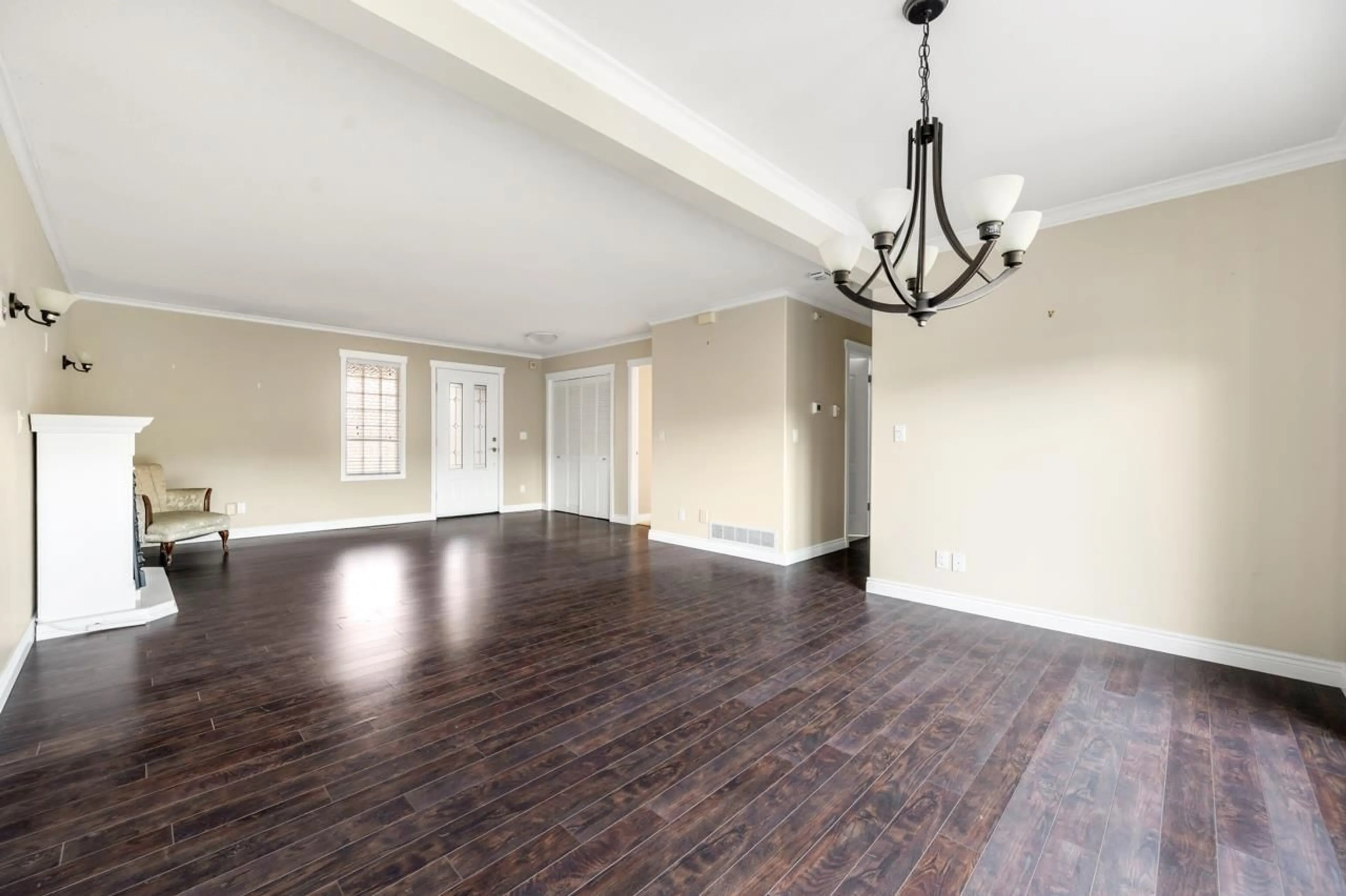 Unknown for 1071 KING GEORGE BOULEVARD, Surrey British Columbia V4A9S7