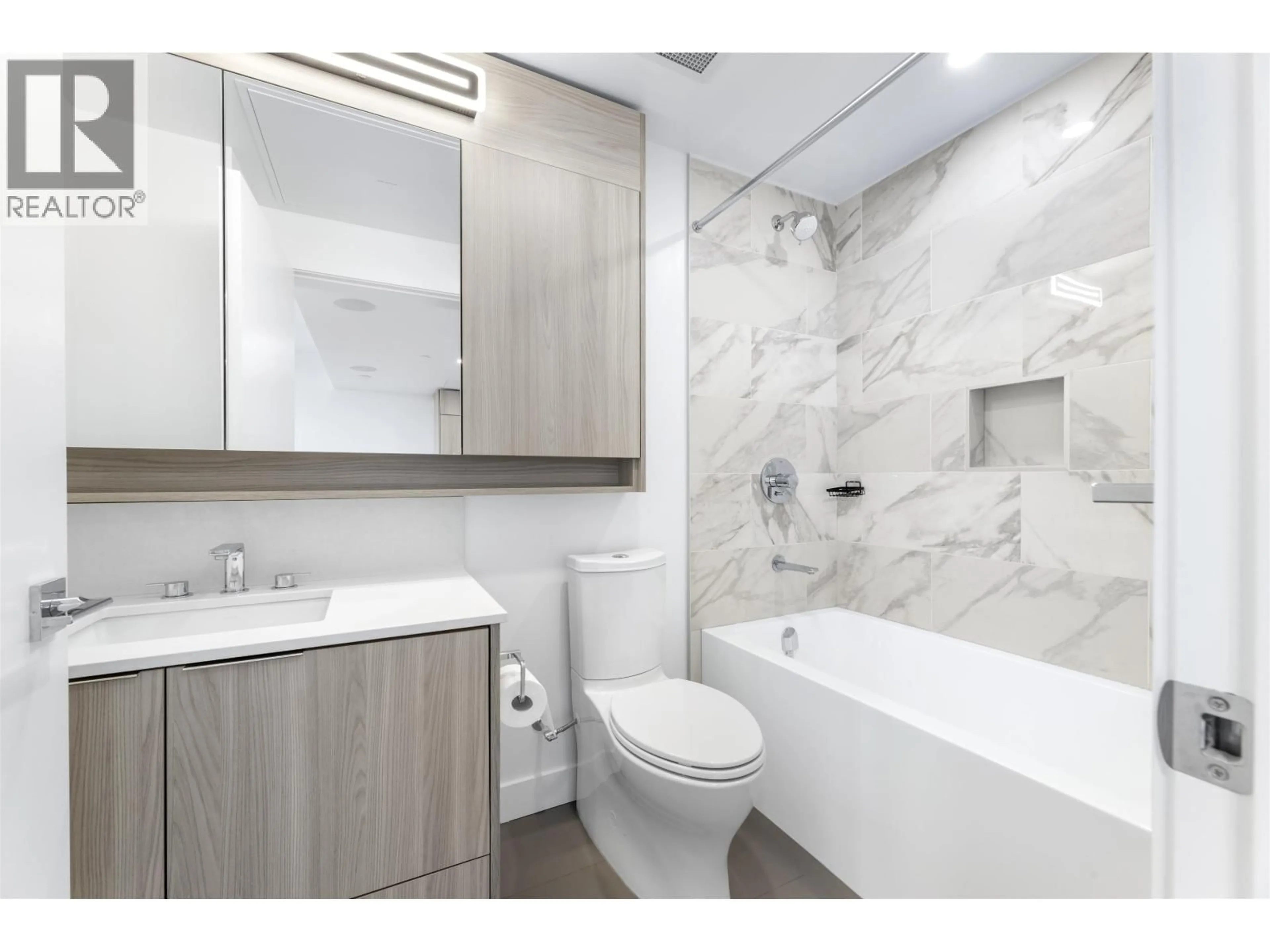 Standard bathroom, ceramic/tile floor for 1404 - 901 LOUGHEED HIGHWAY, Coquitlam British Columbia V3K3T3